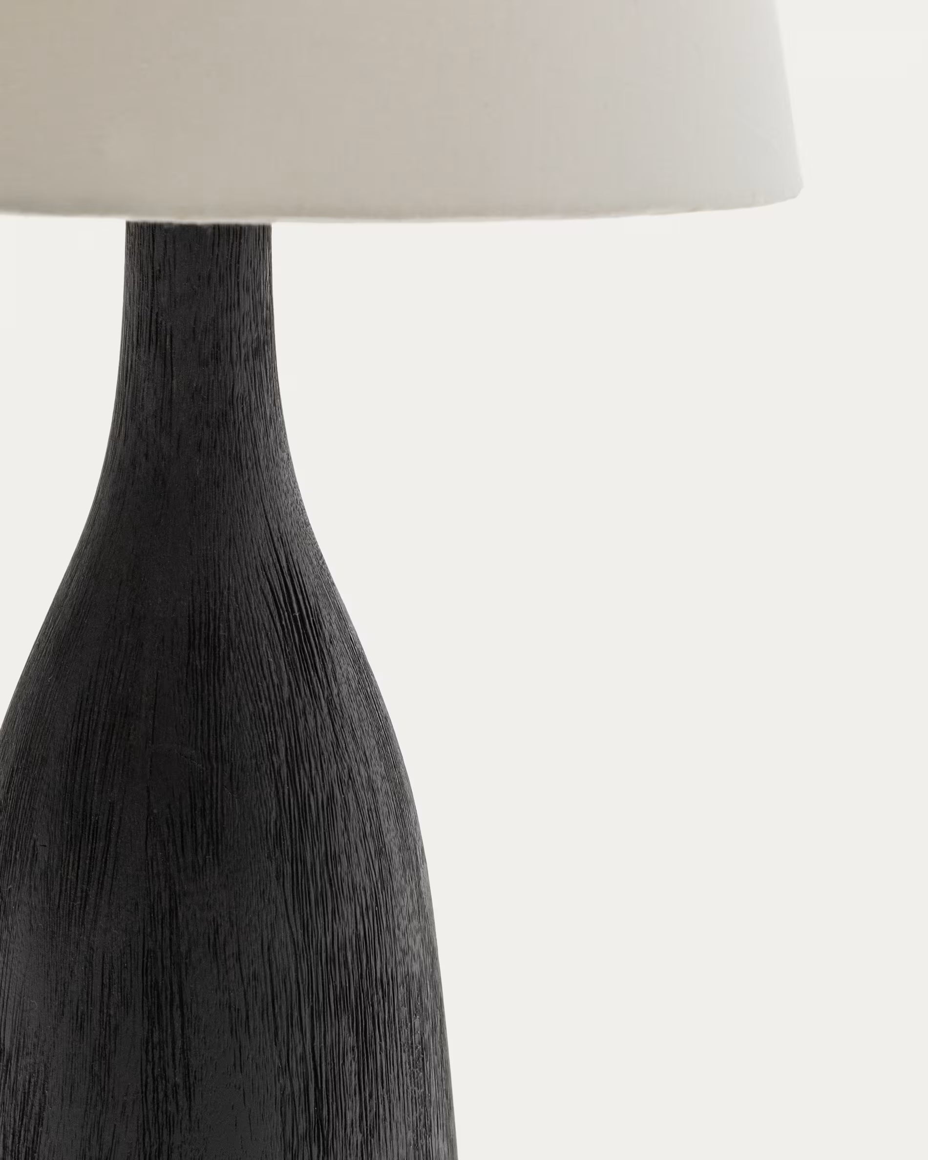 Tischlampe LUVIA cremefarbener Schirm mit schwarzem Fuß