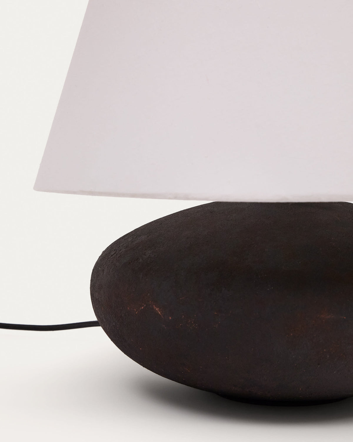 Lampa stołowa NESSI czarny z efektem terakoty – ujęcie 5