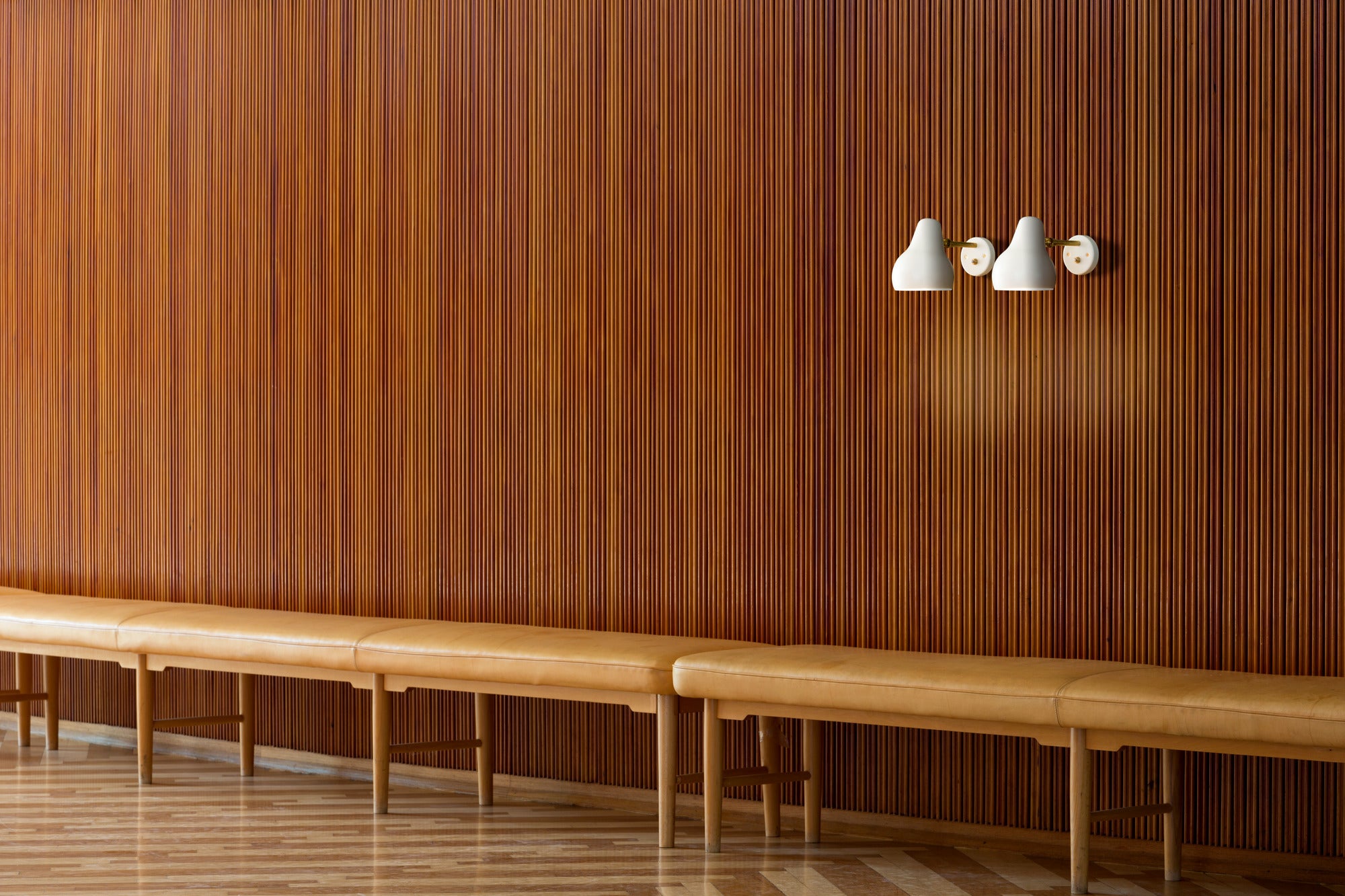 Wandleuchte VL 38 weiß mit goldener Veredelung