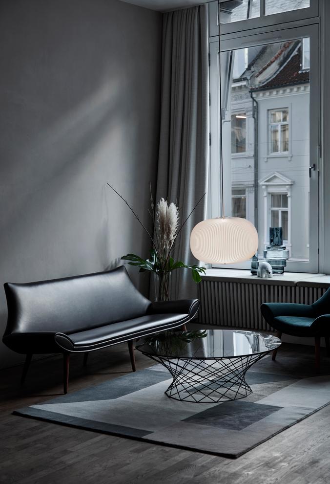 Pendelleuchte MODELL 132 LAMELLA 1 weiß mit schwarzem Finish