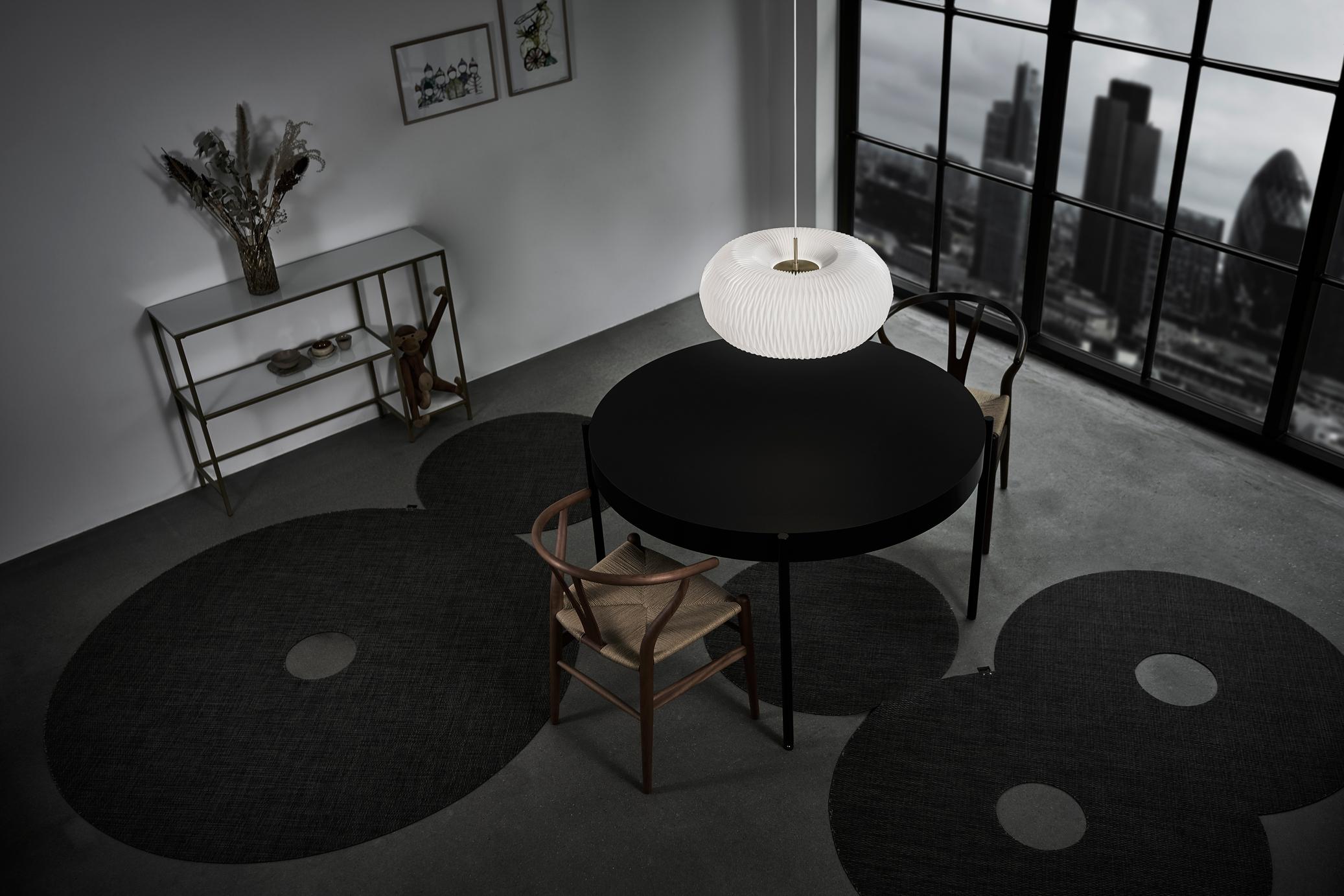 Lampa wisząca MODEL 195 DONUT biały ze złotym – Le Klint