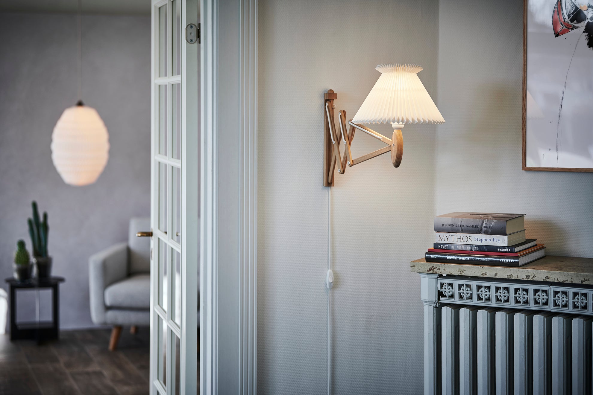 Wall lamp MODEL 224 6/17 SAX white with light oak base