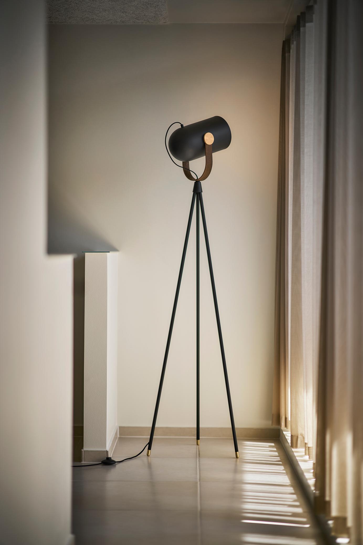 Stehlampe MODELL 362 CARRONADE II schwarz mit Gold