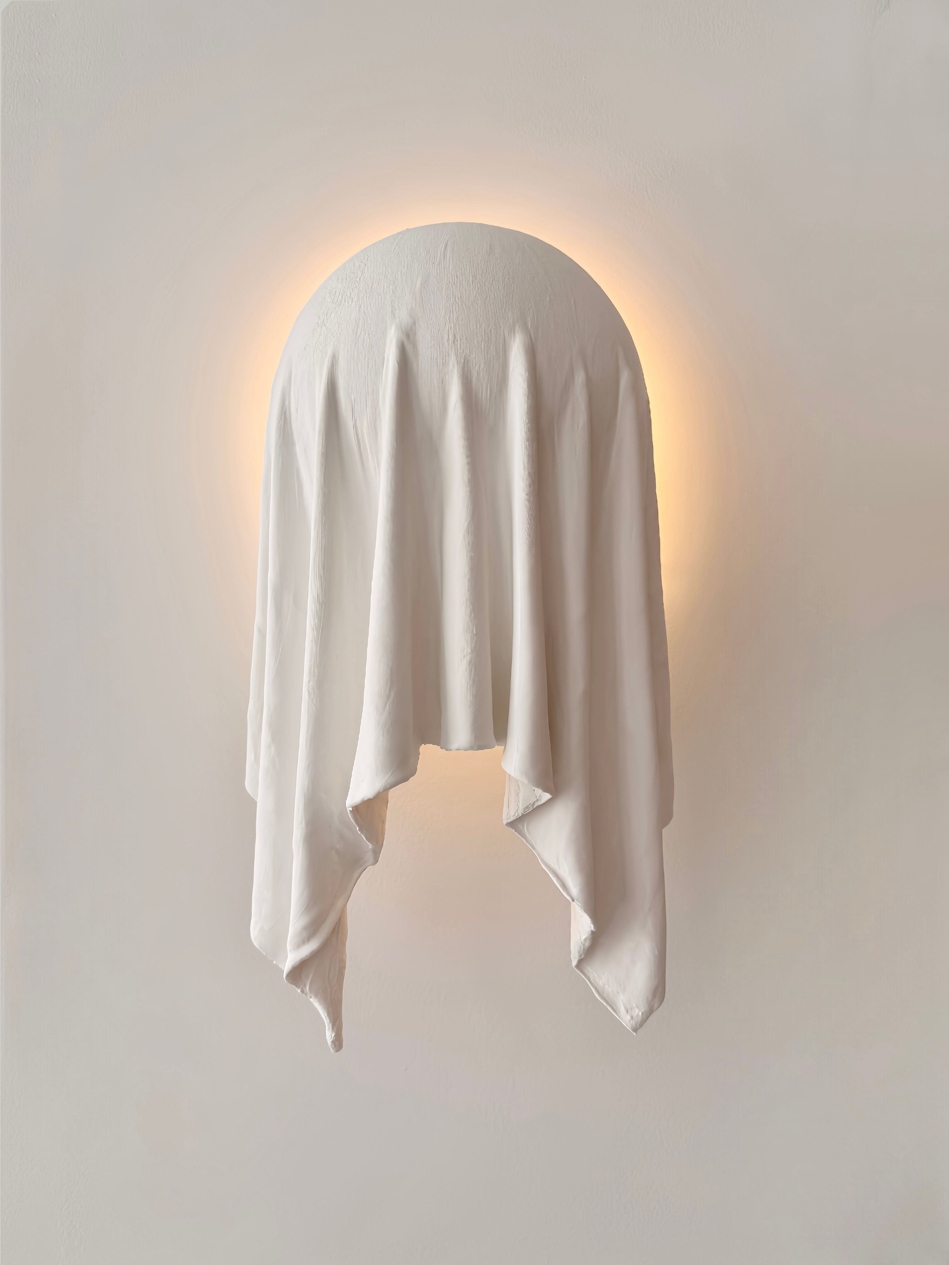 Wandlampe REQUIEM aus Stoff und Gips