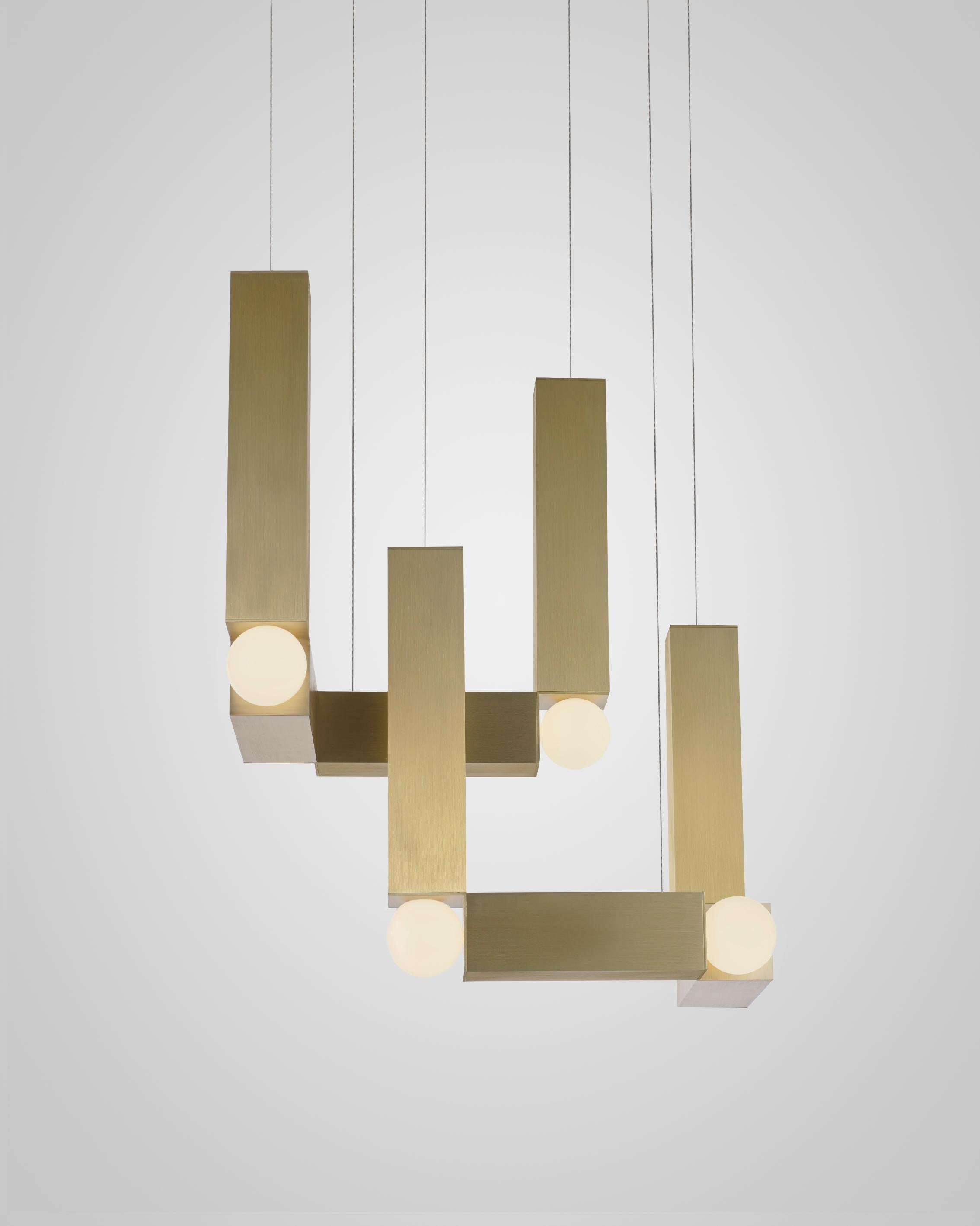 Pendelleuchte VESPER DUO mit opalisiertem Schirm und goldener Veredelung