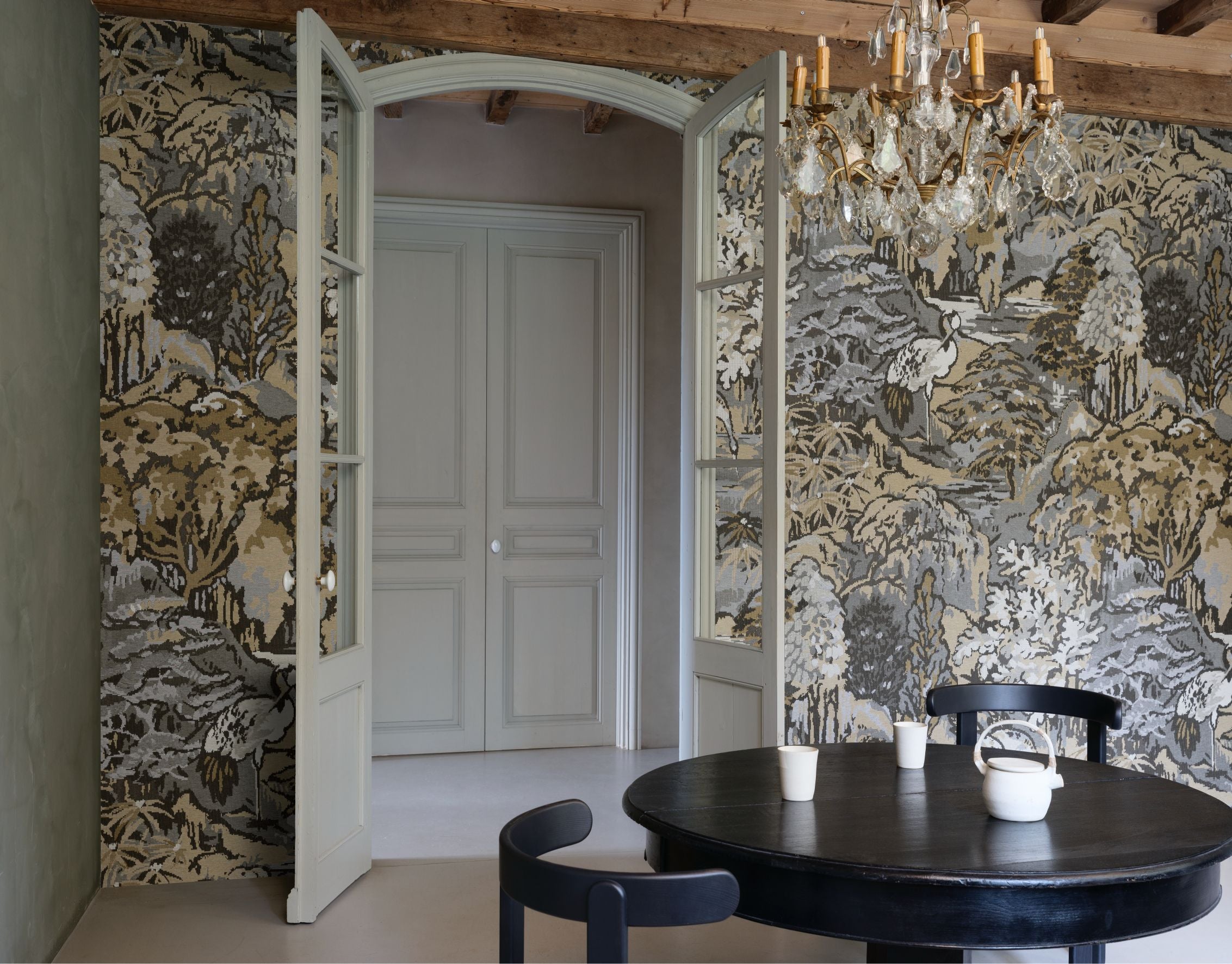 Textile wallpaper with a plant and animal motif RIVERBANK gray with brown