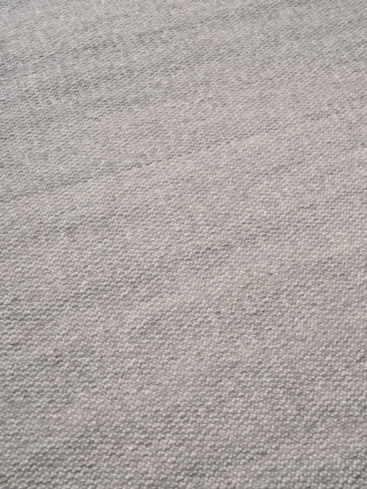 Dywan FRODE srebrny do salonu – Linie Design