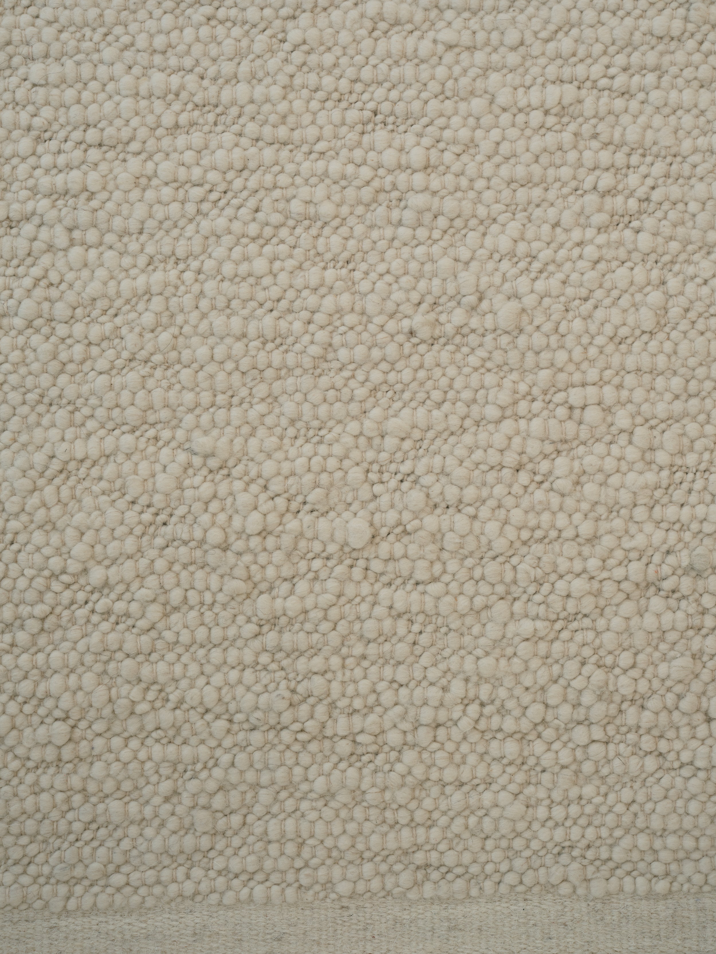 Teppich PEBBLED POEM gebrochenes Weiß