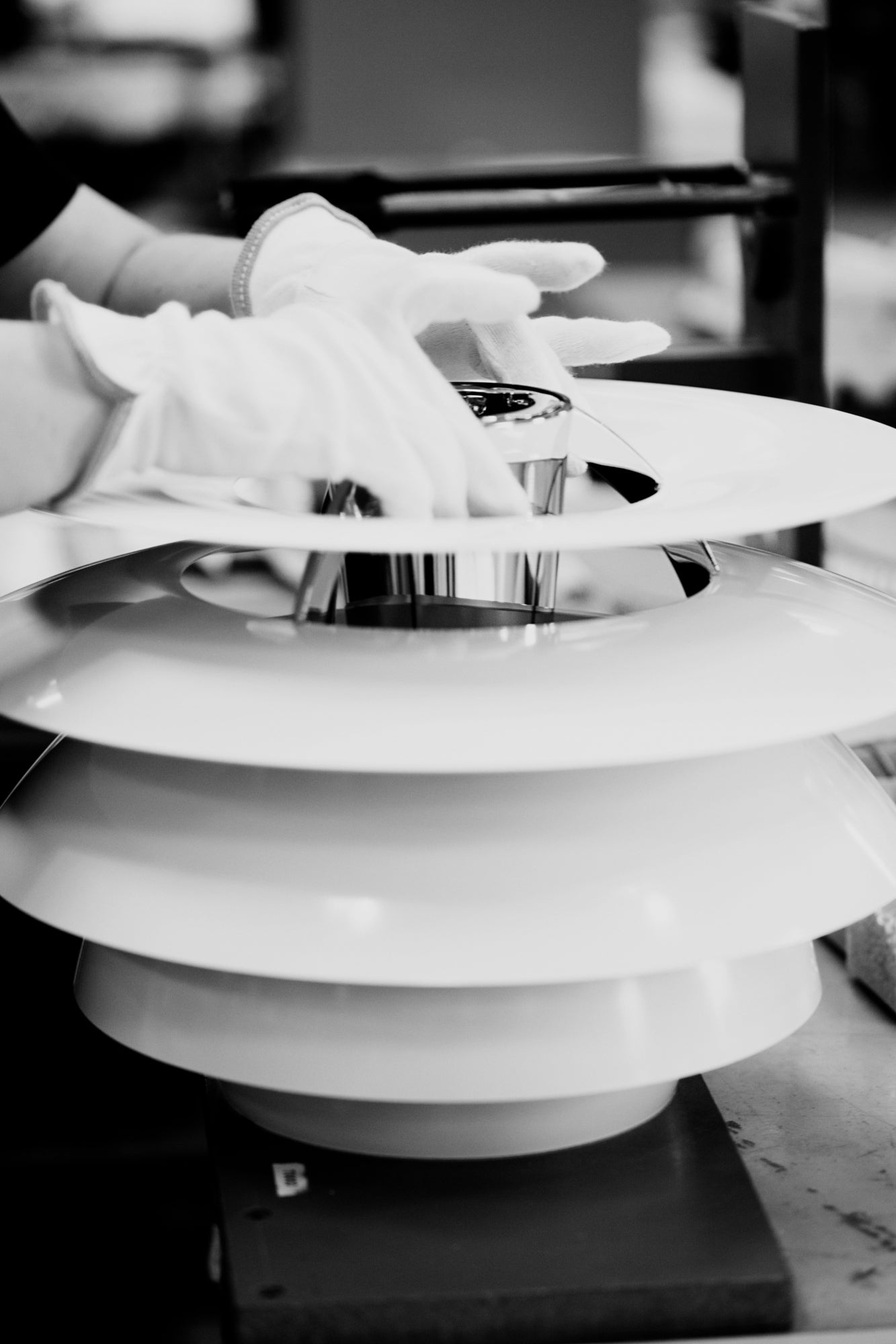 Pendelleuchte PH SNOWBALL weiß mit verchromter Oberfläche