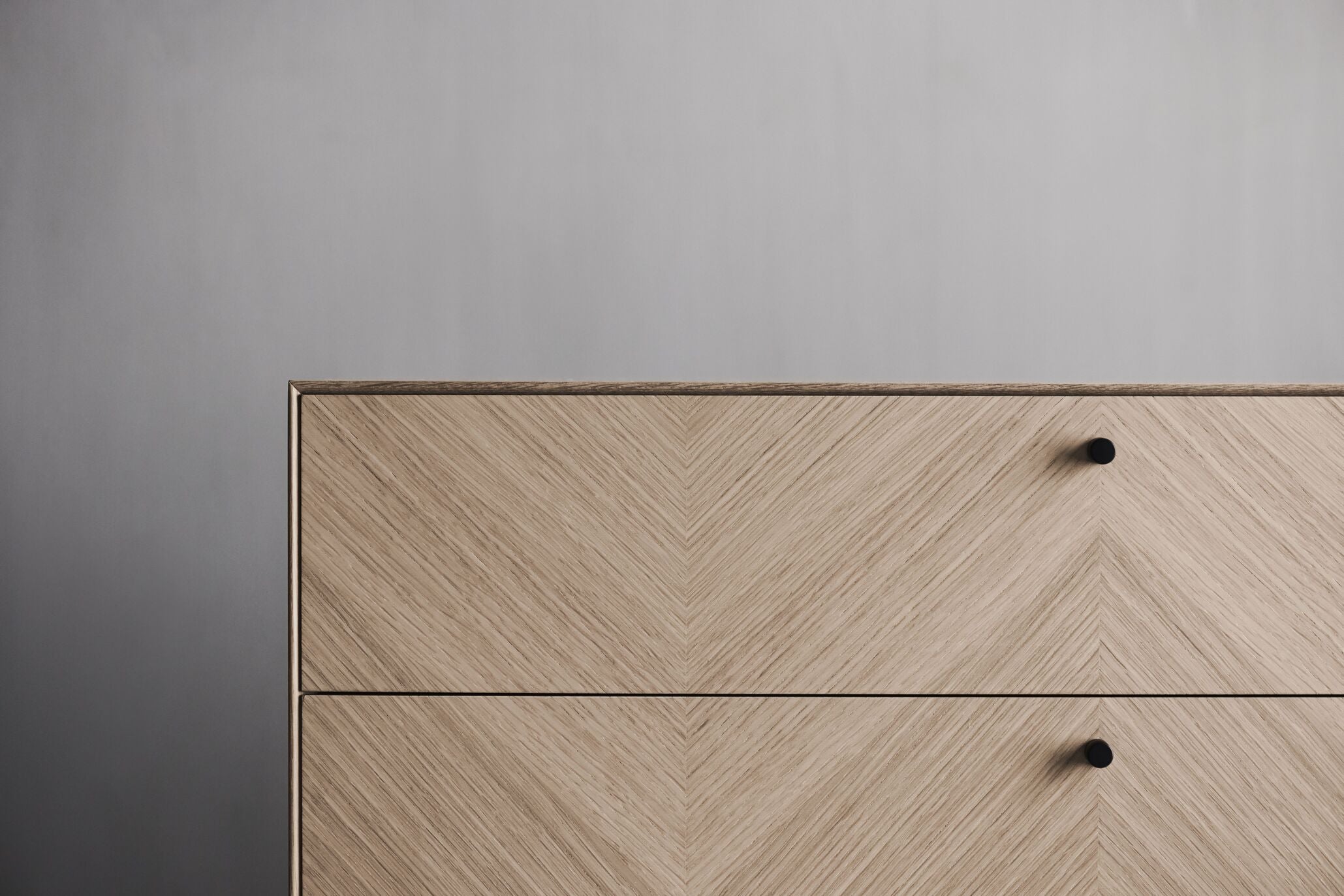 Luxe Sideboard schwarzes Eichenholz mit einer schwarzen Basis