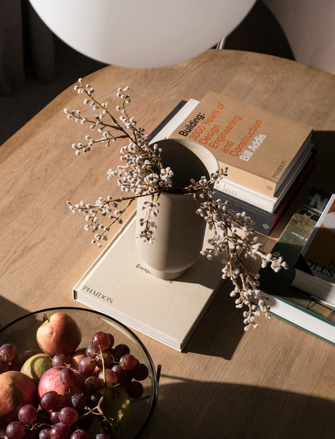 Ovaler Tisch SNAREGADE schwarz Eichenfurnier