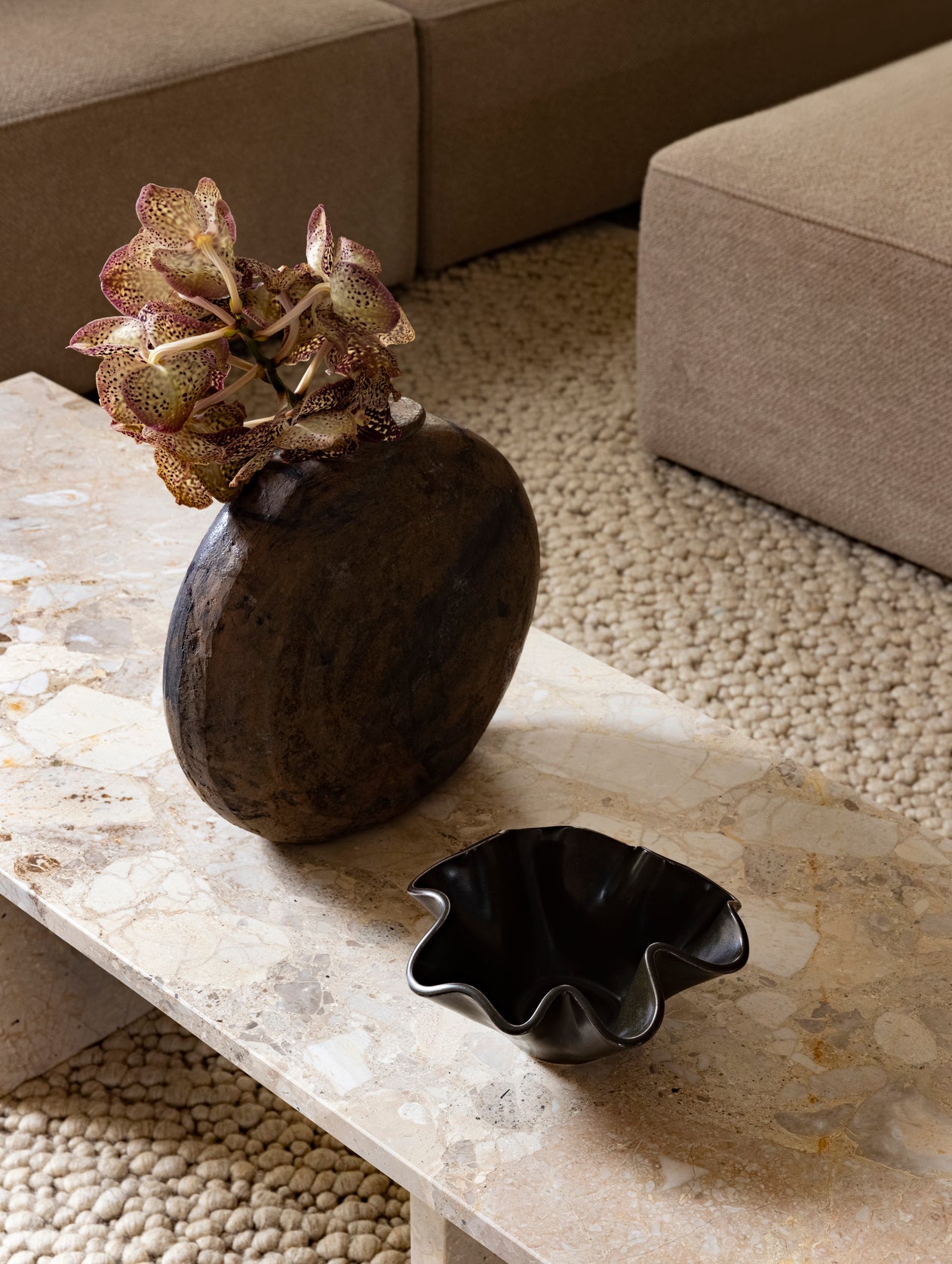 ANDROGYNE coffee table beige marble