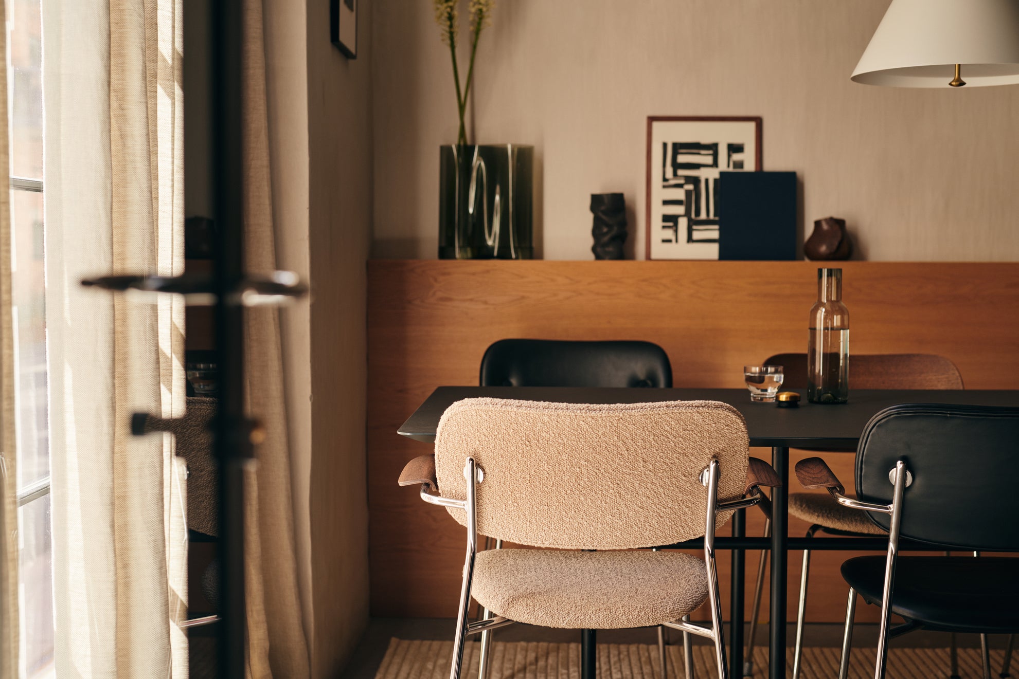 Tisch SNAREGADE schwarz Eichenfurnier