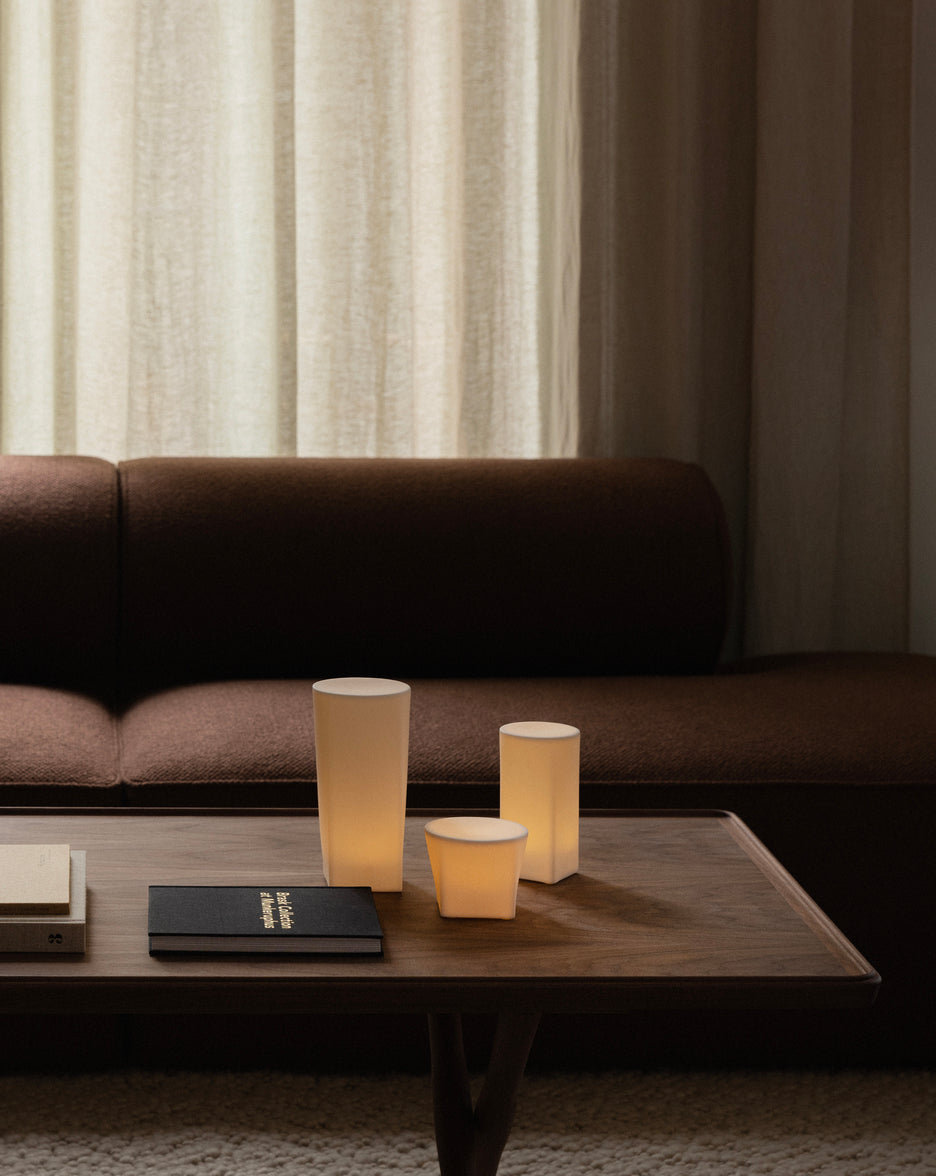 Couchtisch JÄGER aus schwarzem Eichenholz