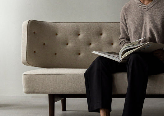 Sofa 2-sitzig RADIOHUS beige mit Nussbaumfuß