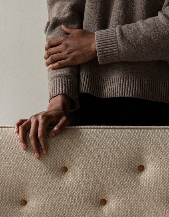 Sofa 2-sitzig RADIOHUS beige mit Nussbaumfuß