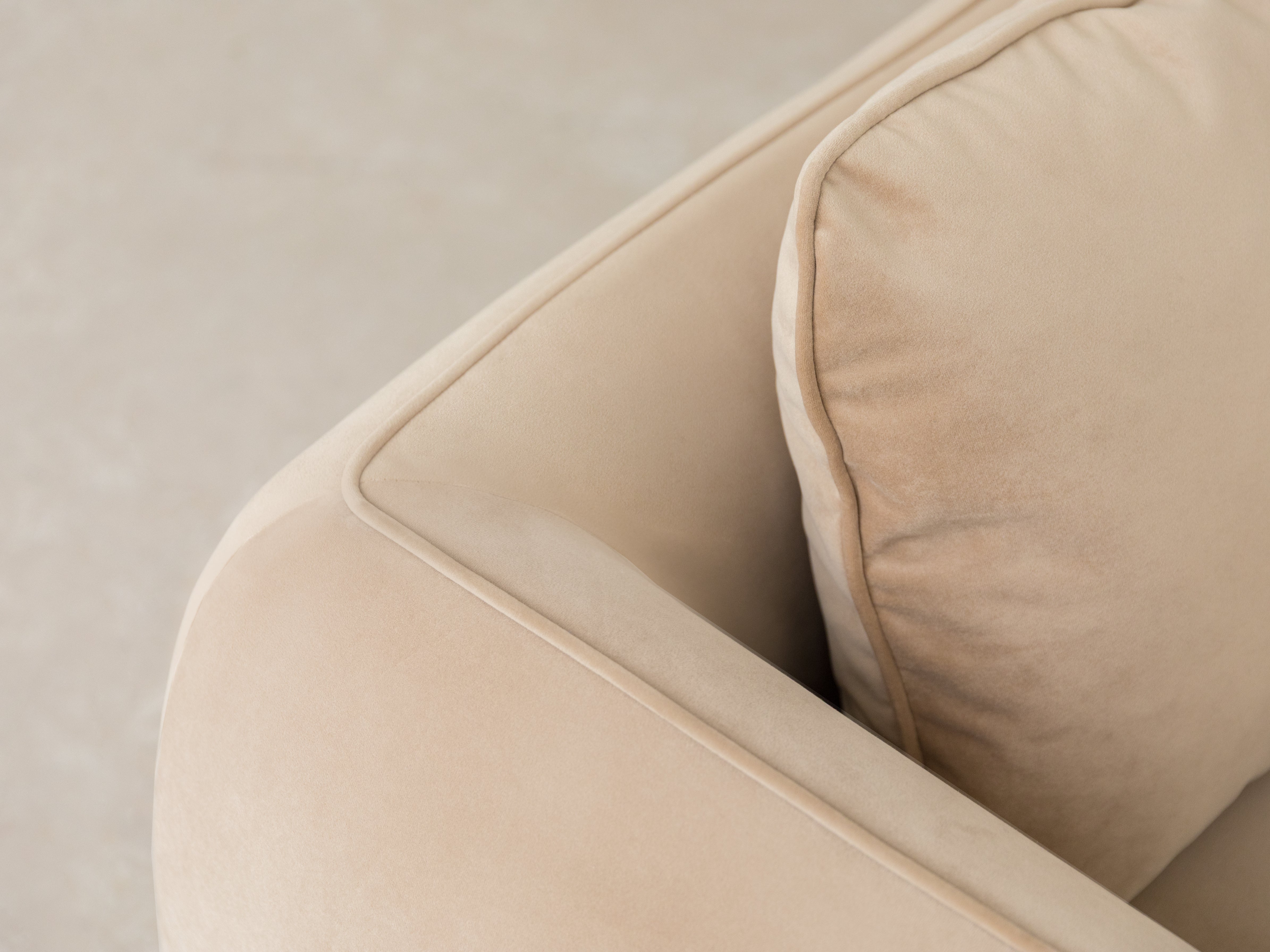 Black right-facing velvet corner sofa ADA