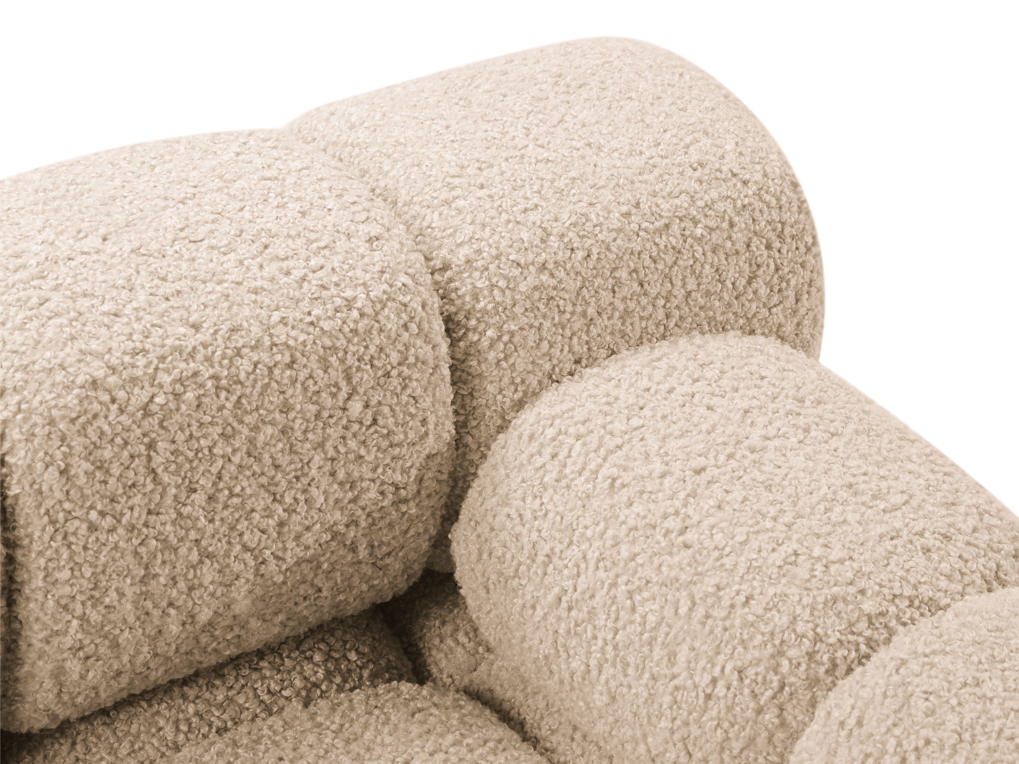 Rechtsseitiger Sessel BELLIS in sandfarbener Boucle.