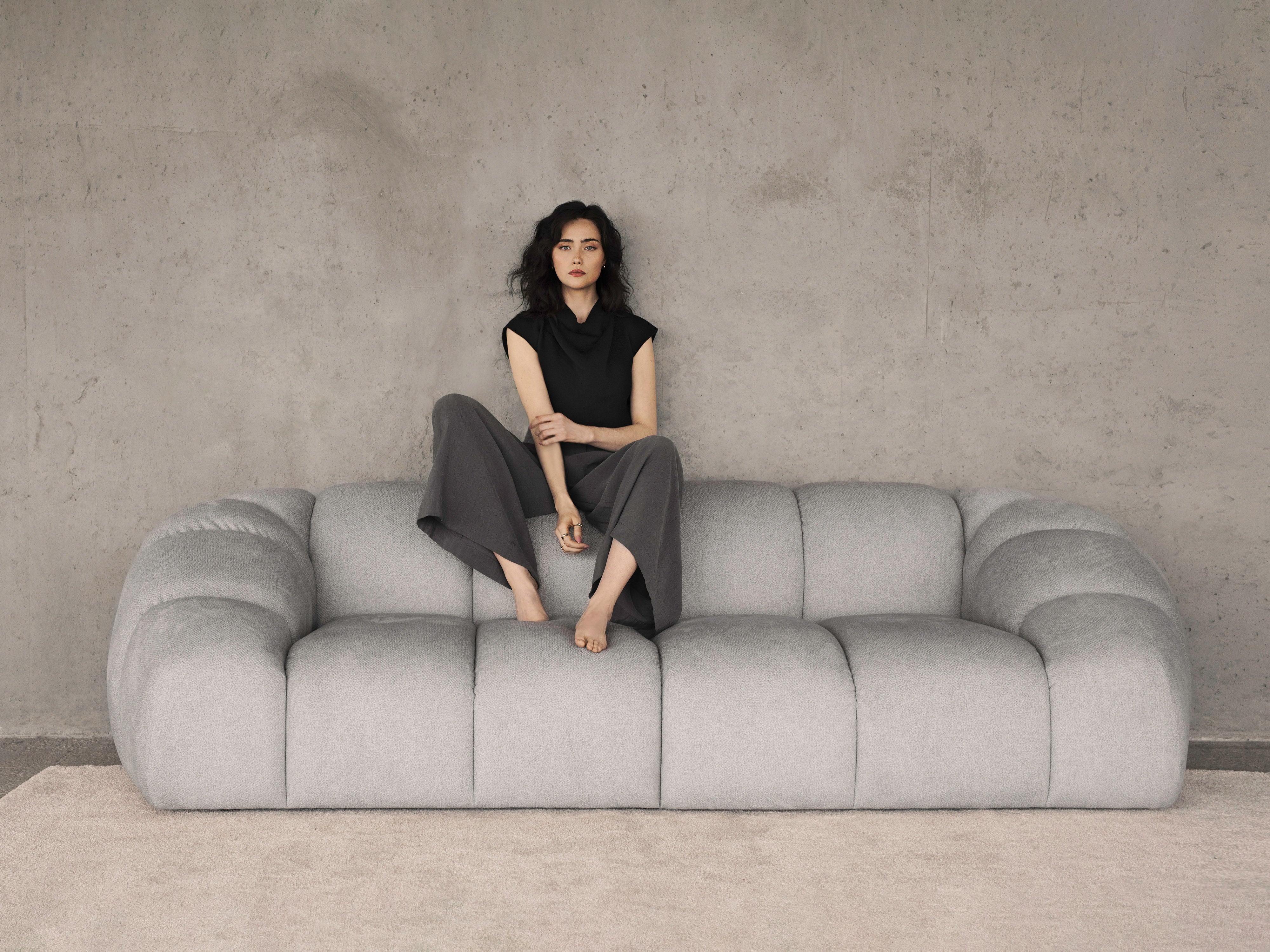 4-sitziger linker Ecksofa DIANA in anthrazitfarbenem Chenille