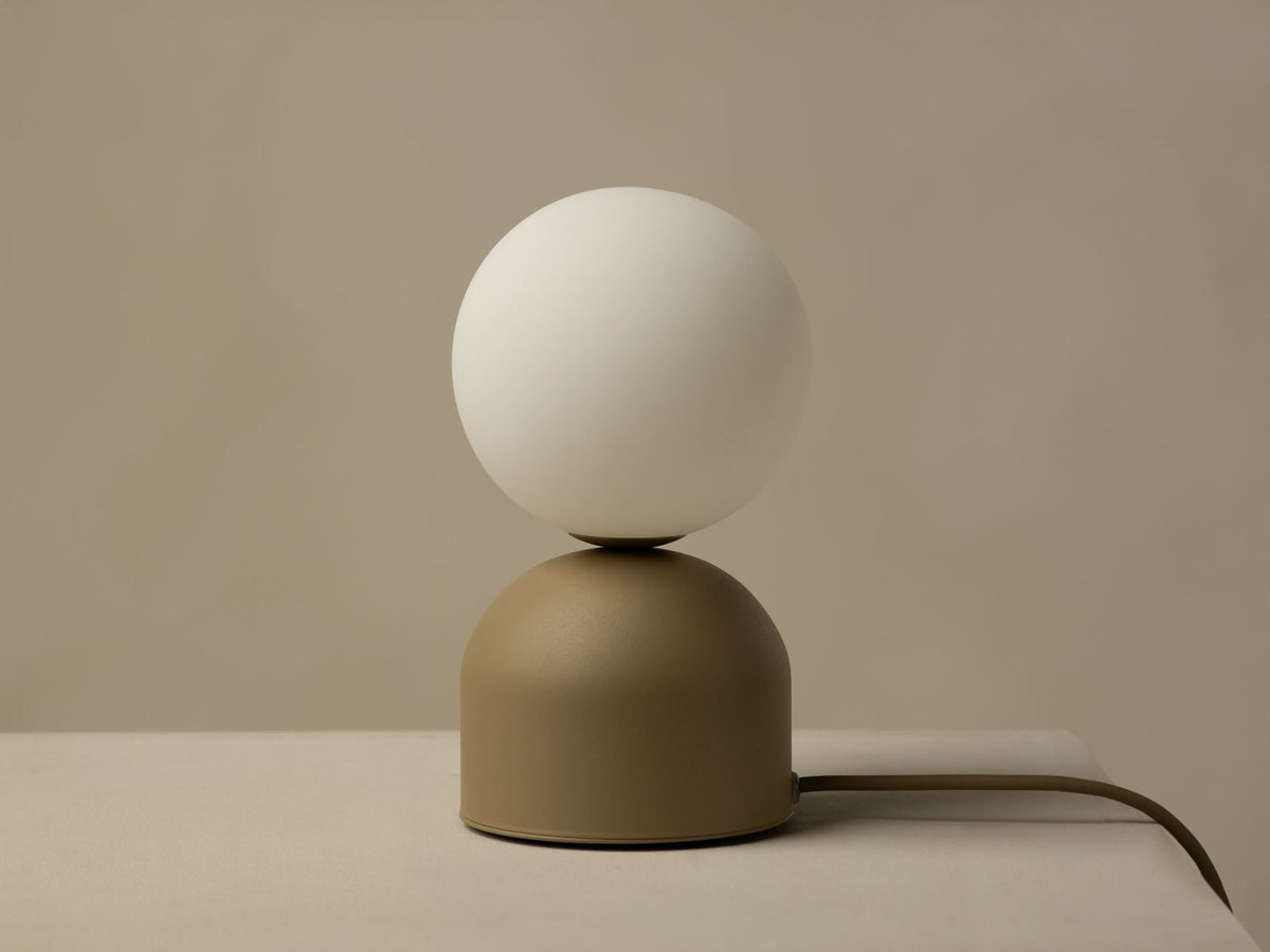 Lampa stołowa ELY piaskowy – ujęcie 2