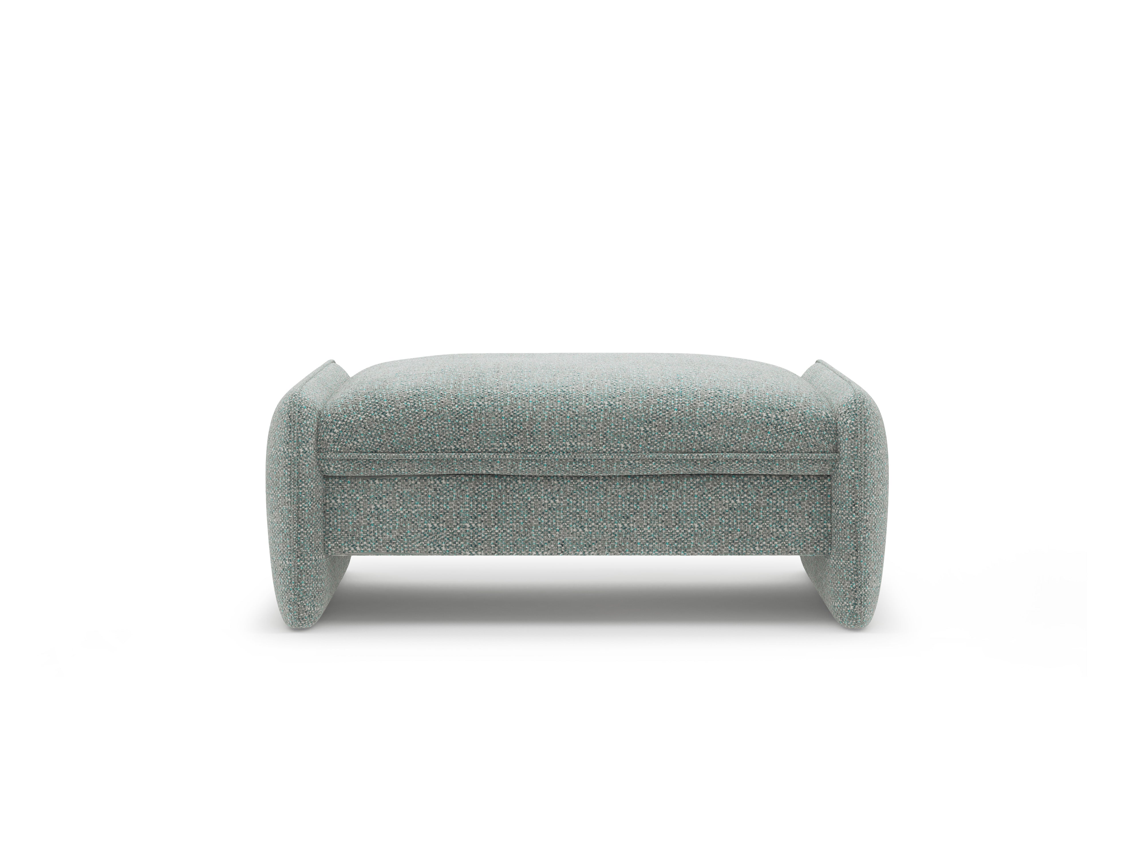 Puff GEORGIA in gedämpftem Blau aus Chenille