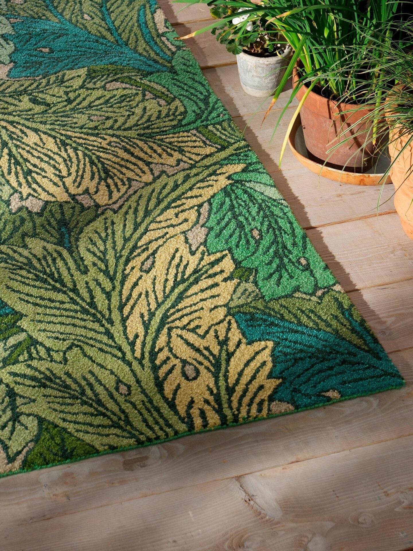 Acanthus Nettle Sky Blue green rug