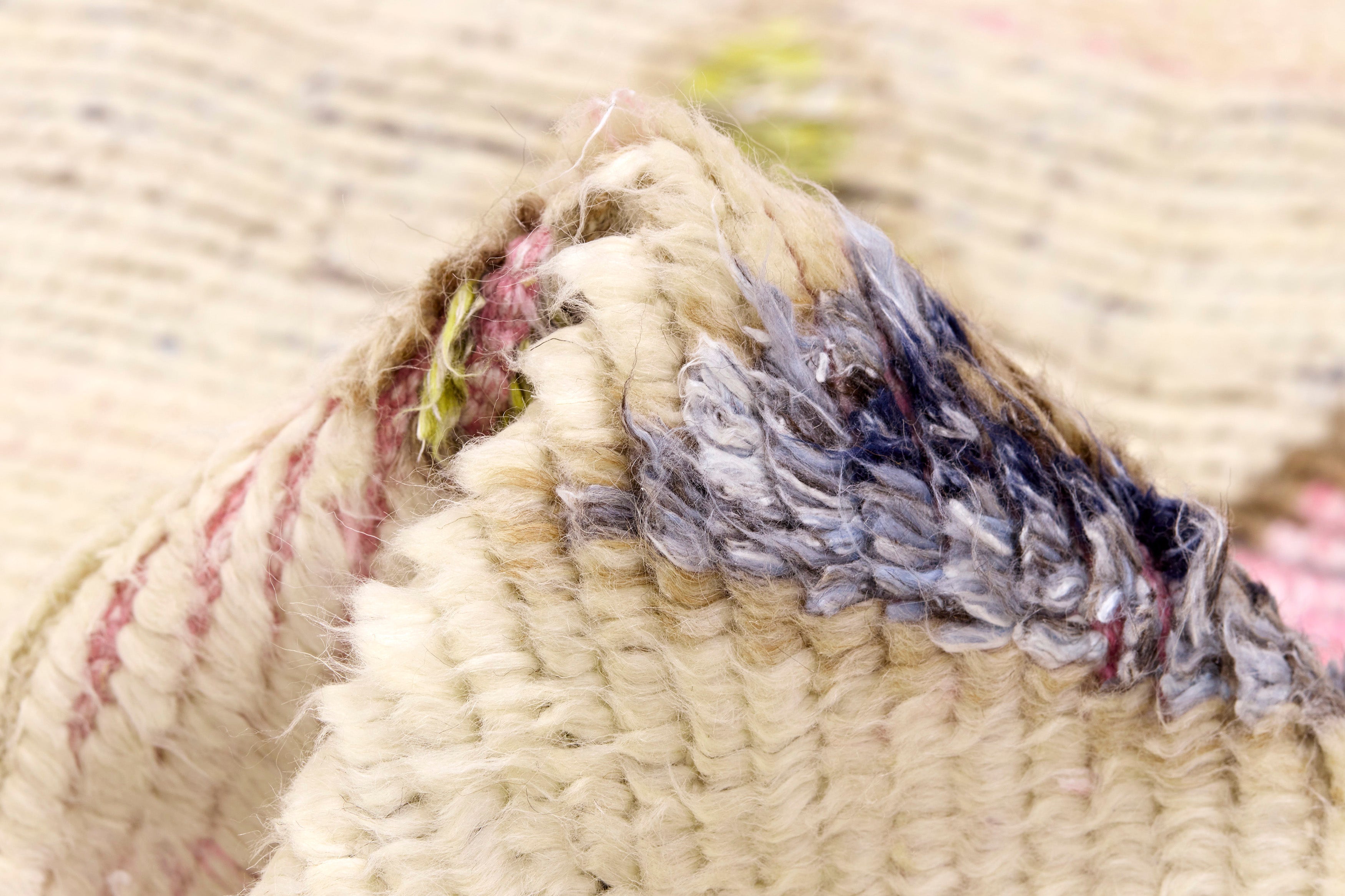 Teppich TRIBE hellbeige mit Grün und Rosa