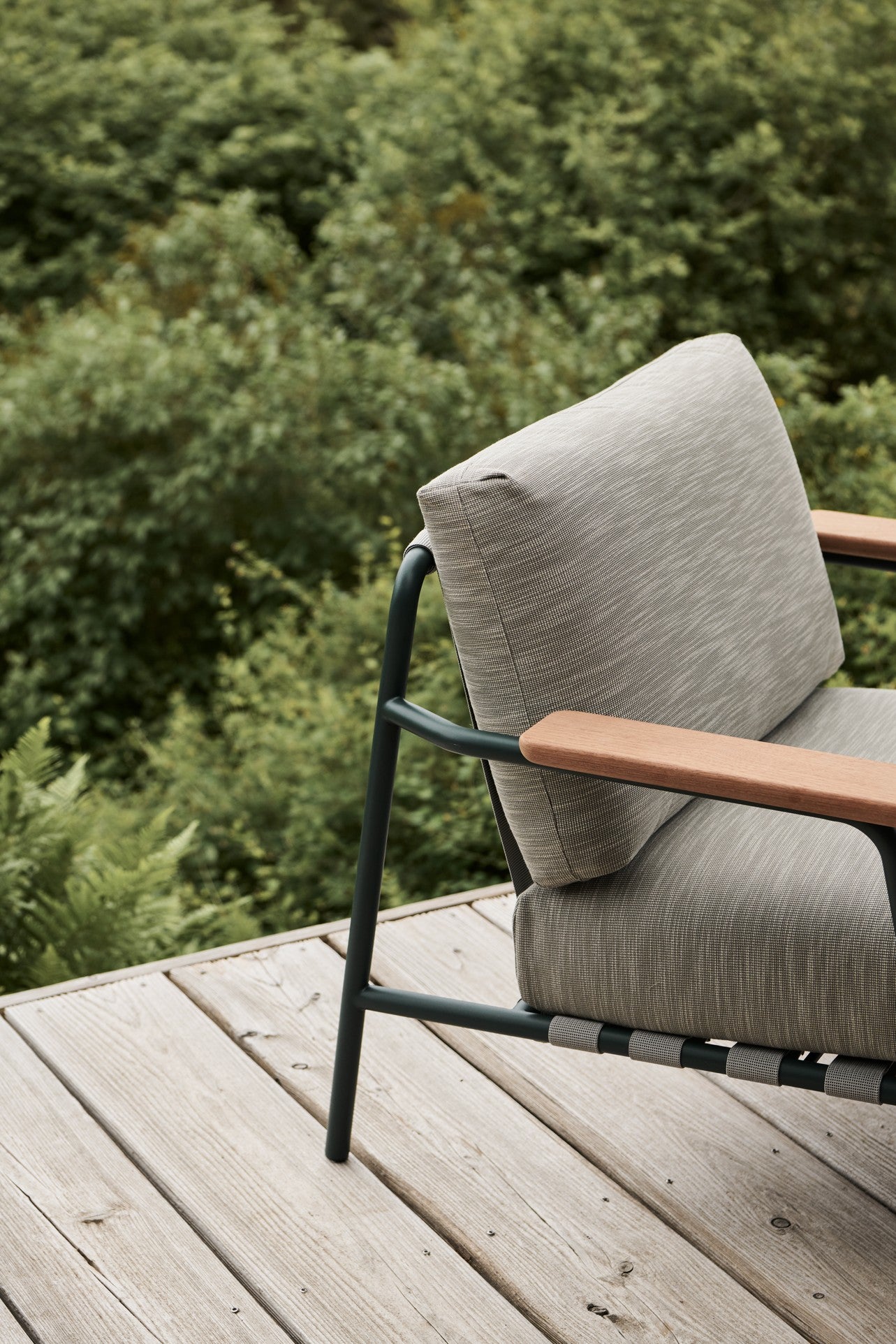 SETTLE Outdoor Armchair in Gray with Green Base