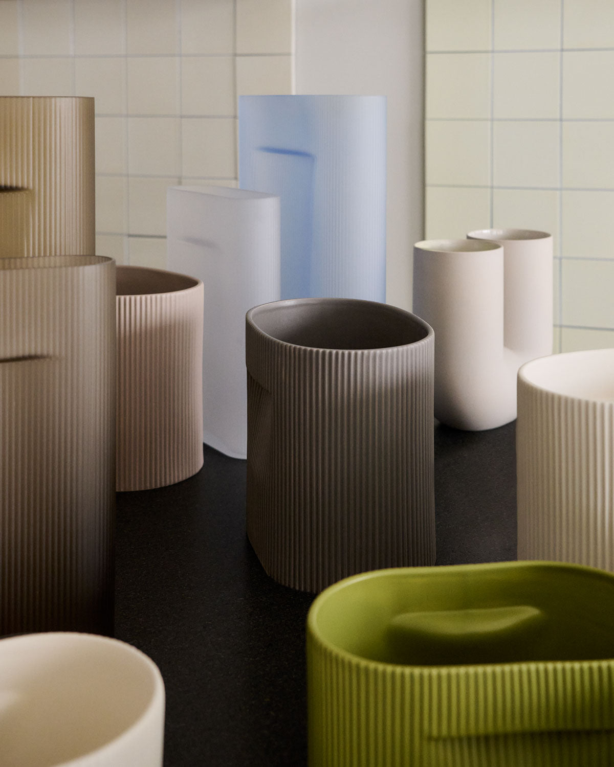Keramikw vase RIDGE gebrochenes Weiß