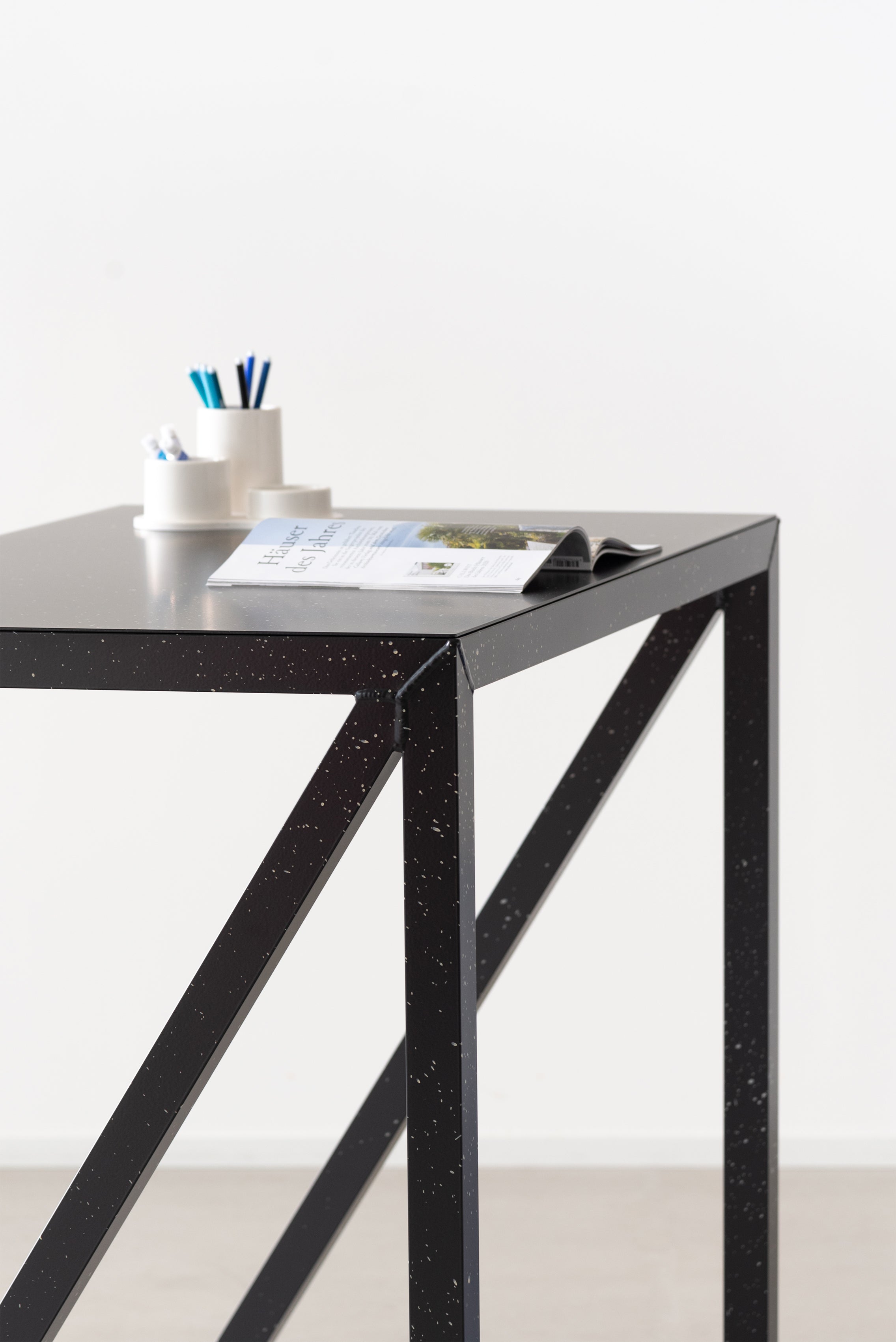 BUREAURAMA black desk with white