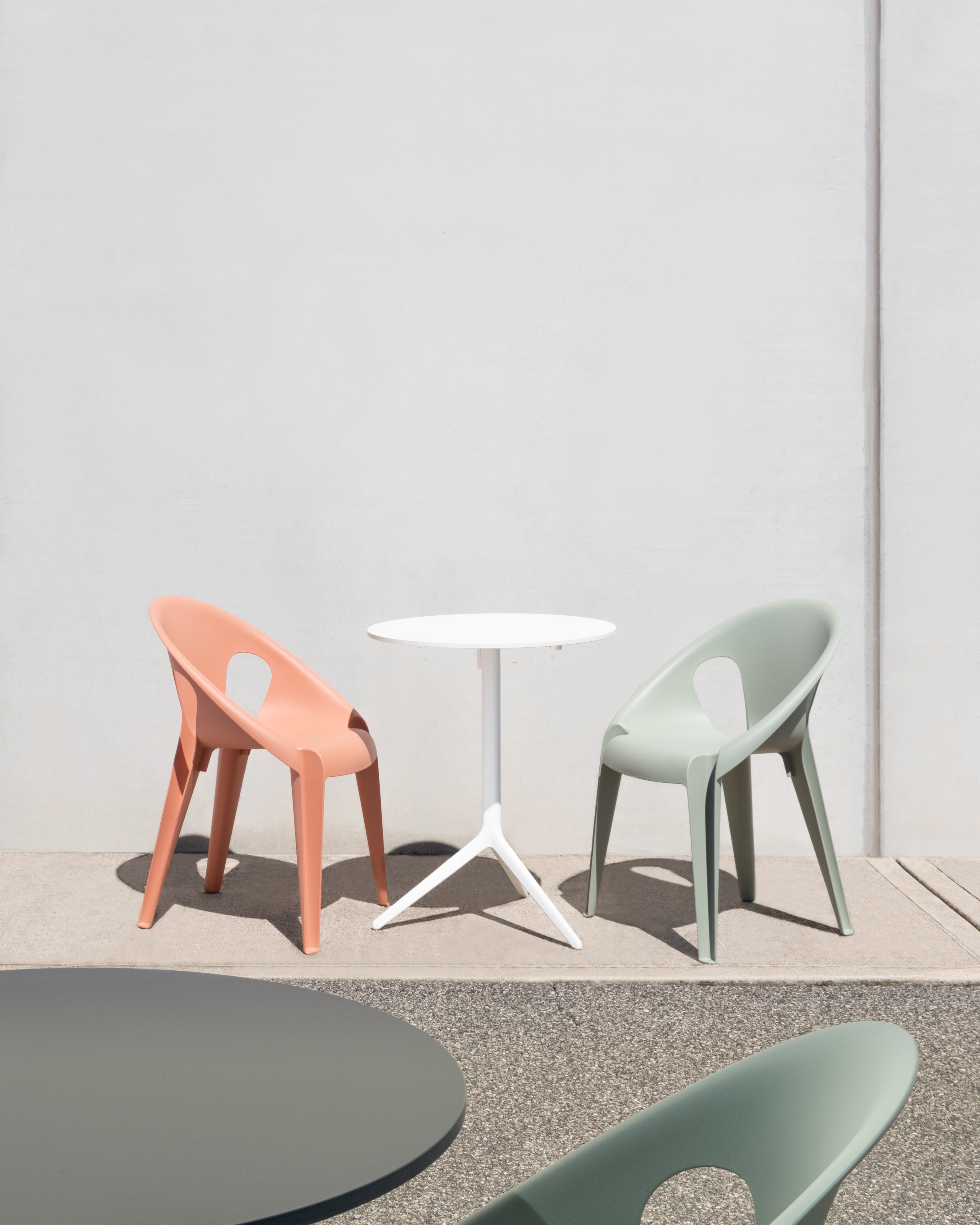 CENTRAL schwarzer runder Gartentisch