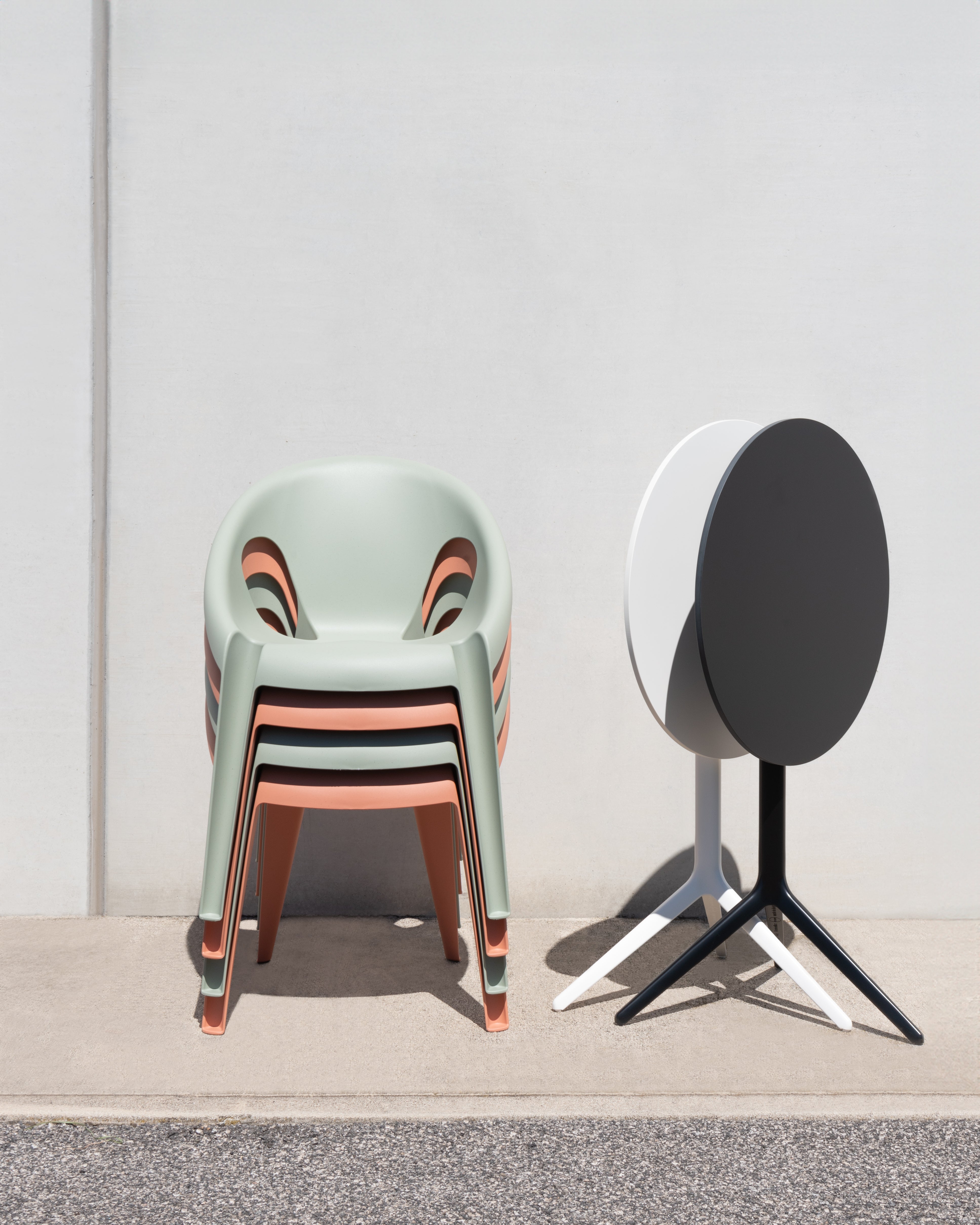 CENTRAL schwarzer runder Gartentisch