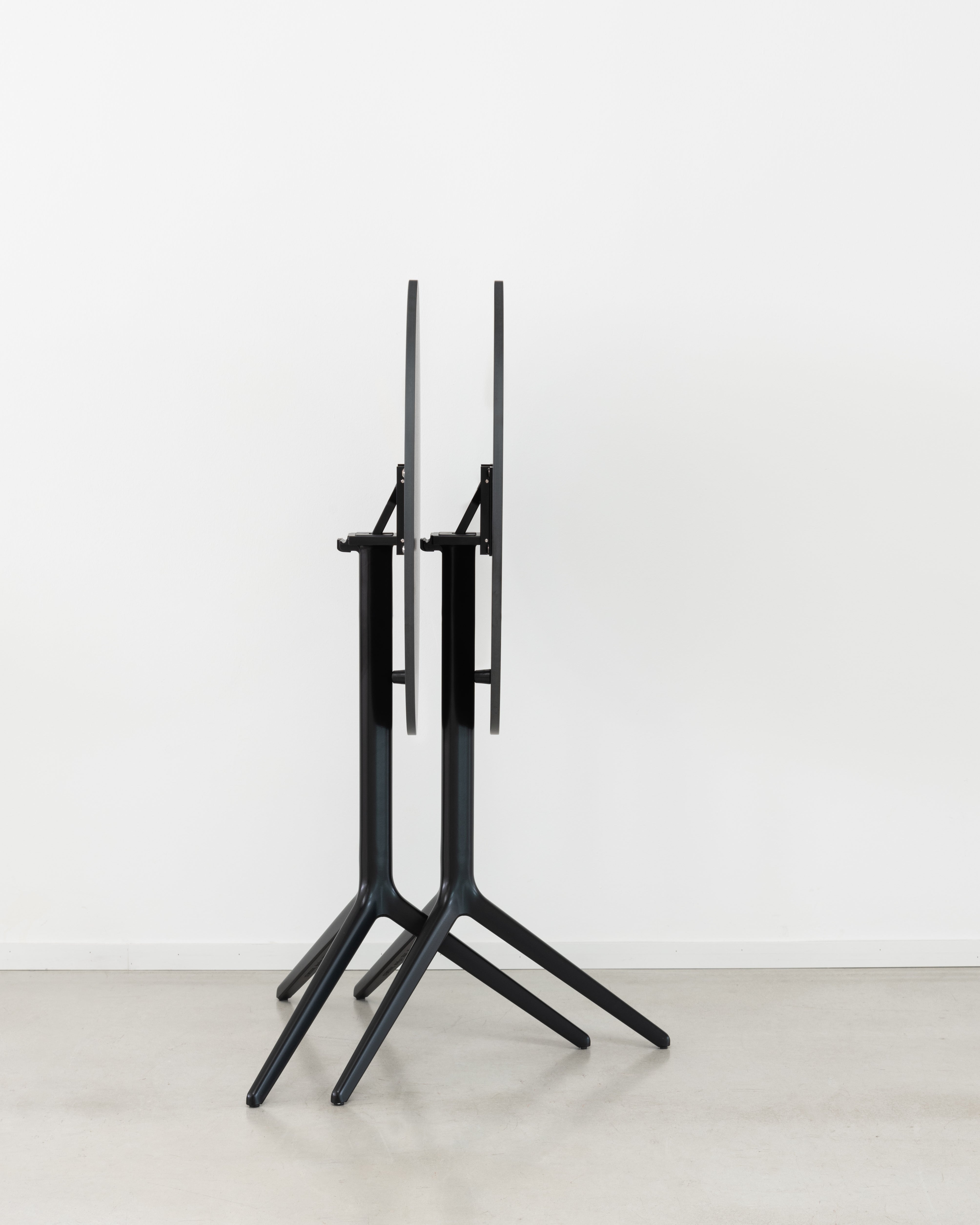 CENTRAL schwarzer runder Gartentisch