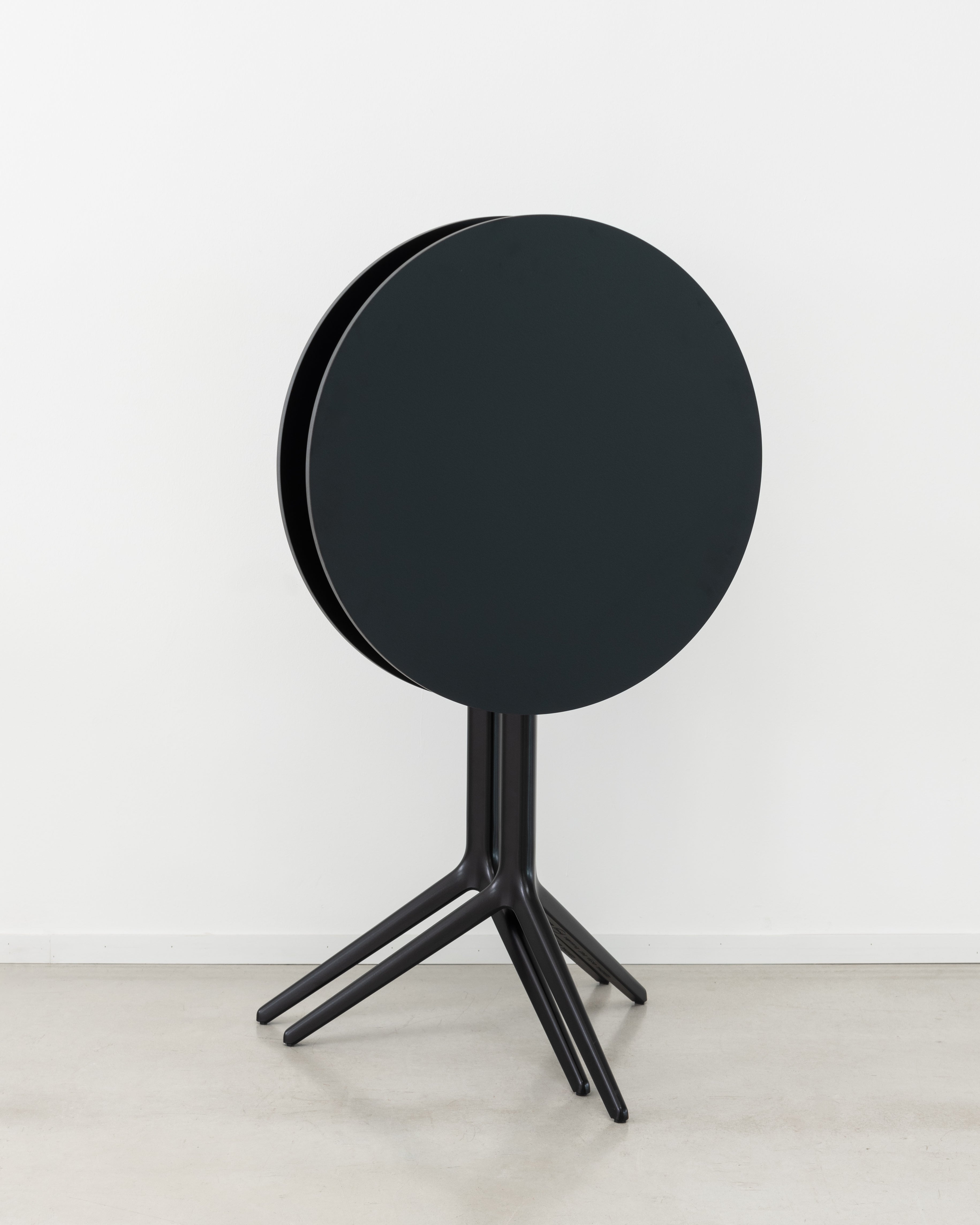 Runder Klapptisch CENTRAL aus poliertem Aluminium