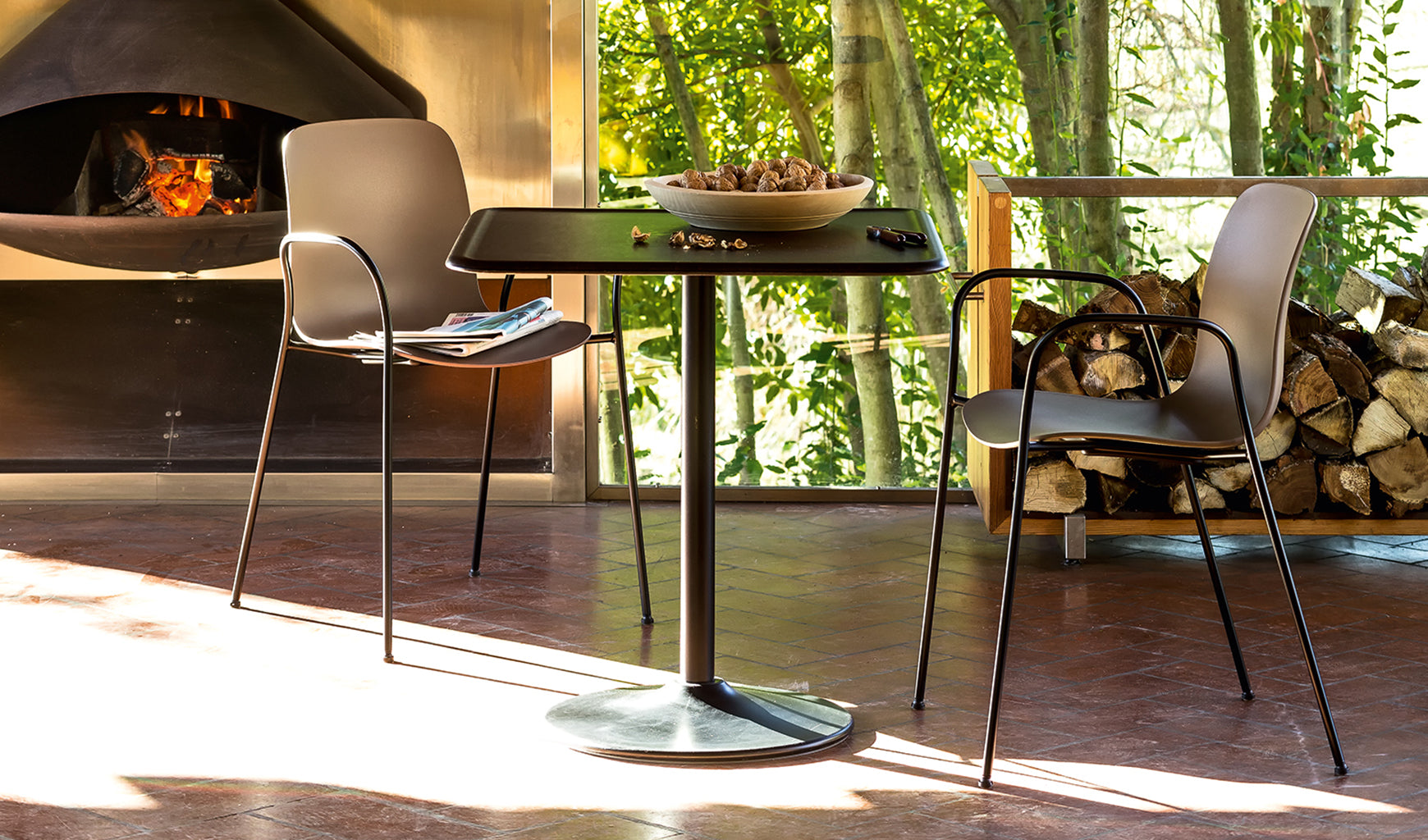 SUBSTANCE Stuhl weiß mit Metallgestell