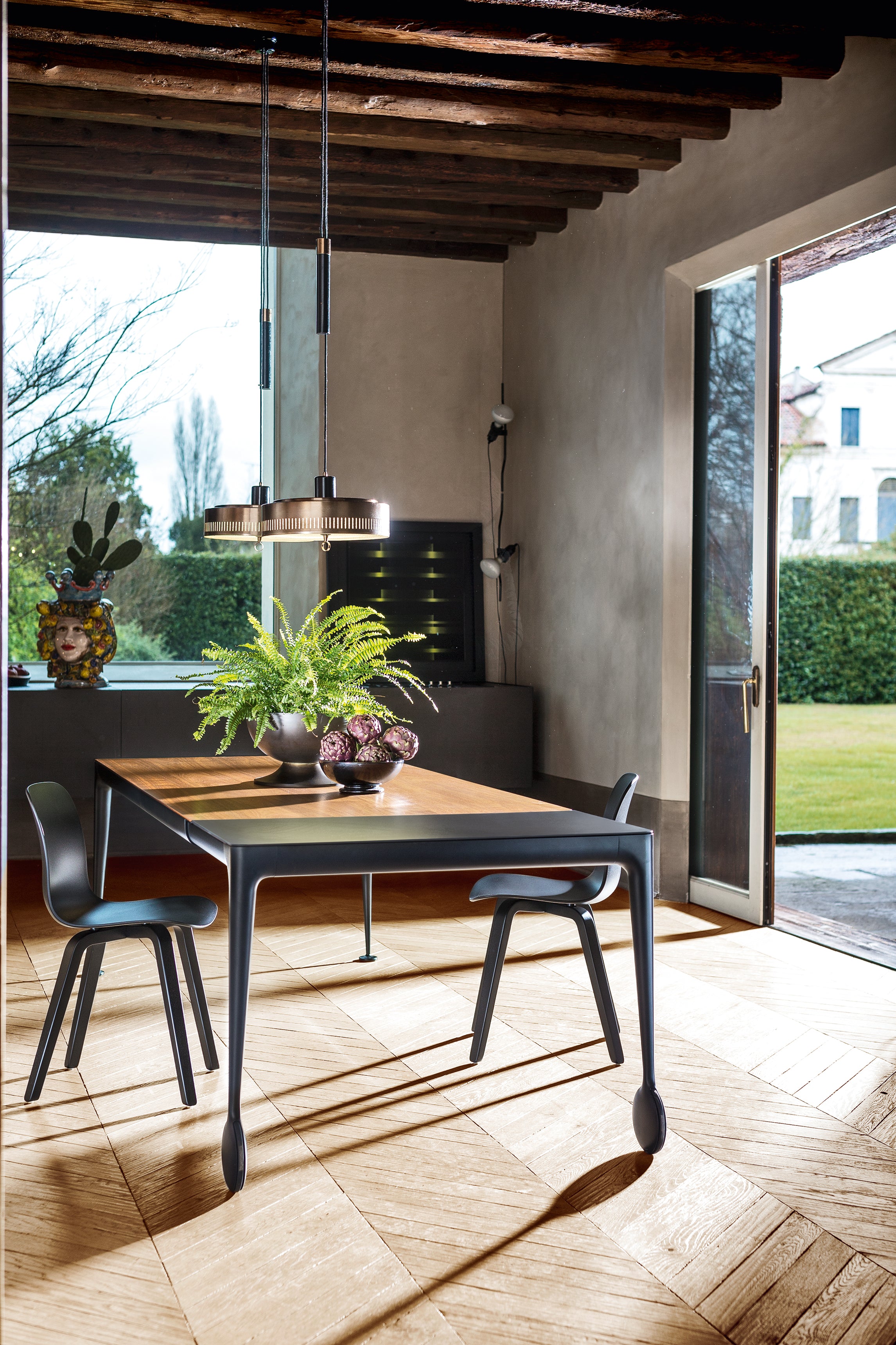 SUBSTANCE gelber Stuhl mit Eschengestell