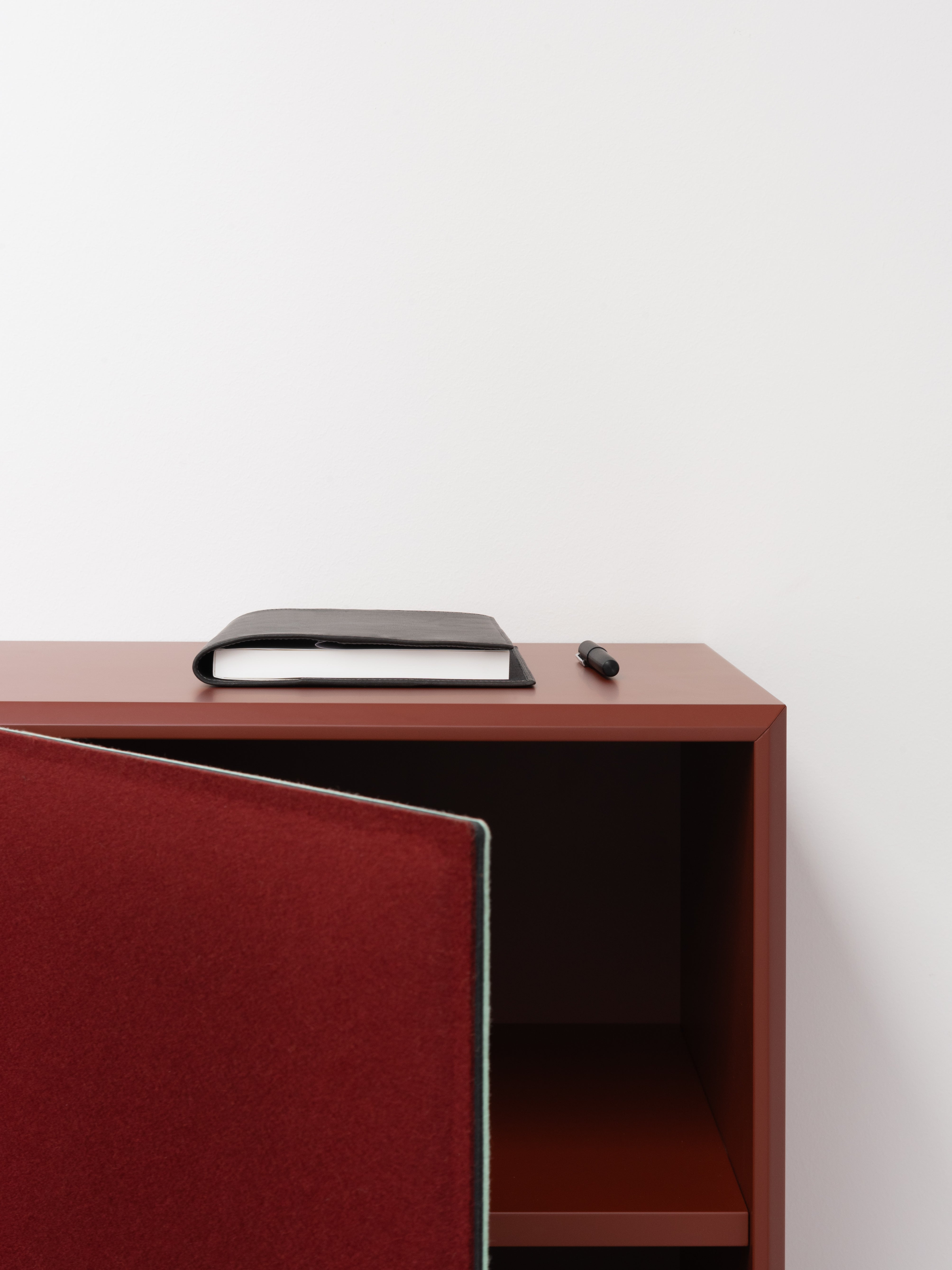 TACITO Schrank Burgunder Filz