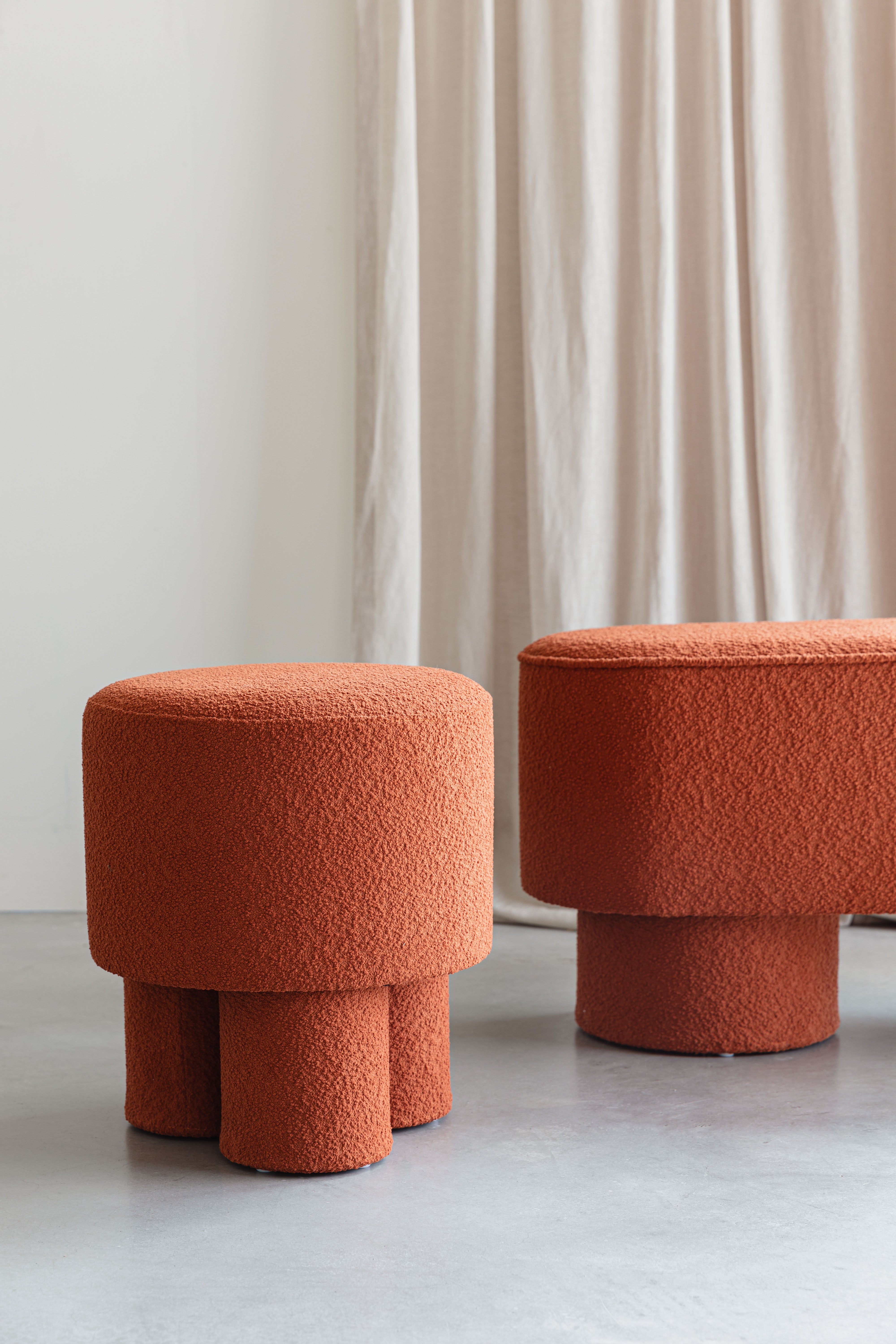 Podnóżek MARCOS rudy boucle – White Label Living