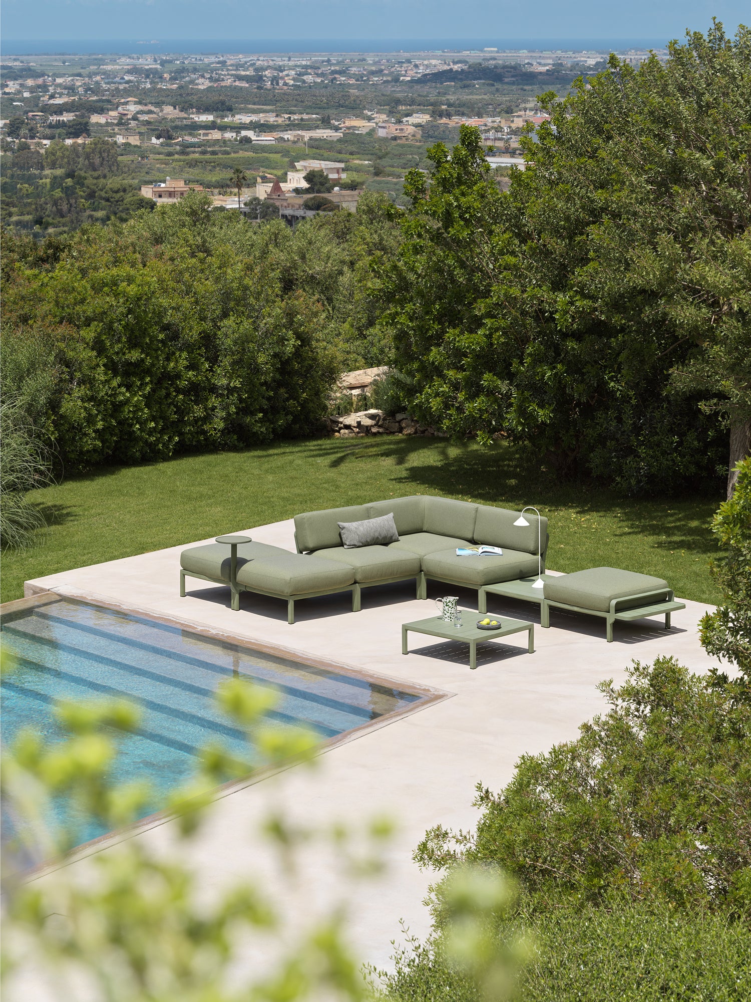 Quadratischer Außentisch MAXIMO grün