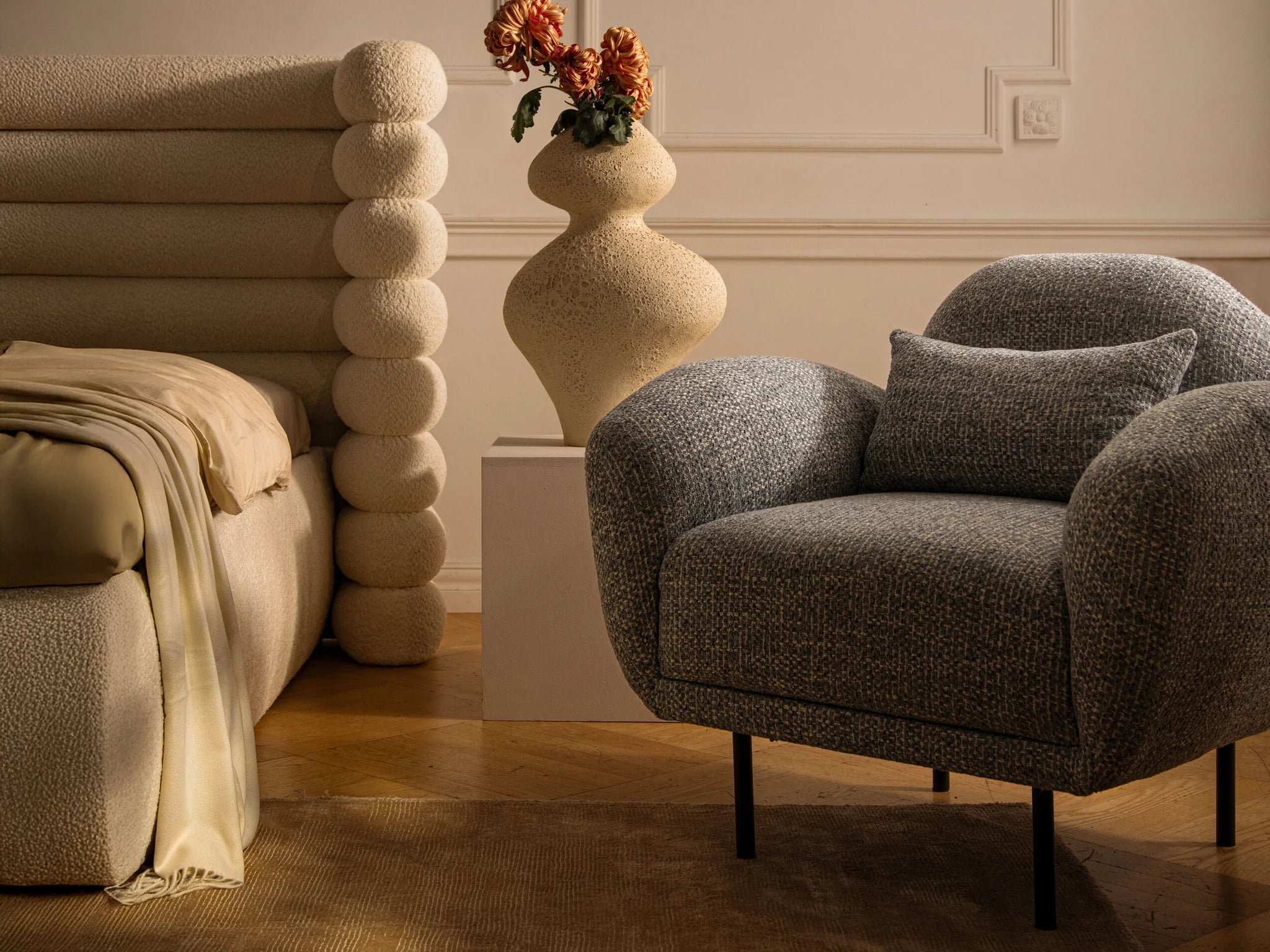Sessel POPPY sandfarbener Chenille