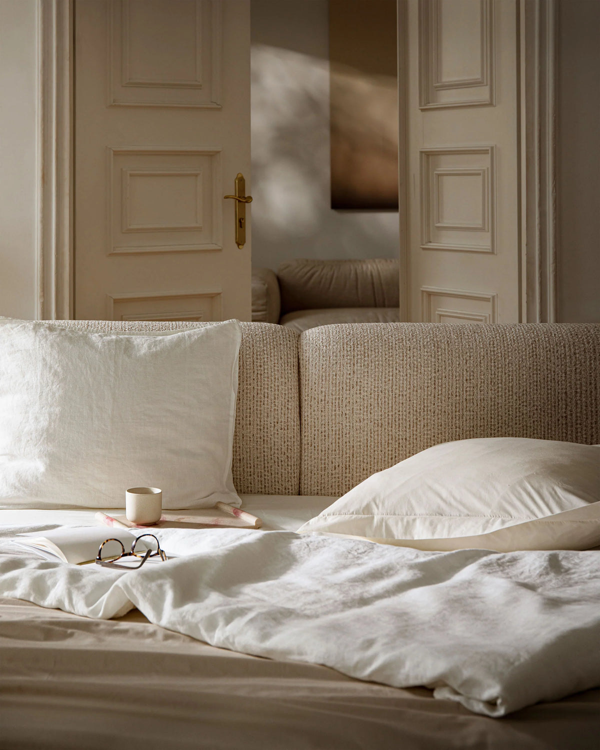 Bett SOLANGE hellblaues Chenille