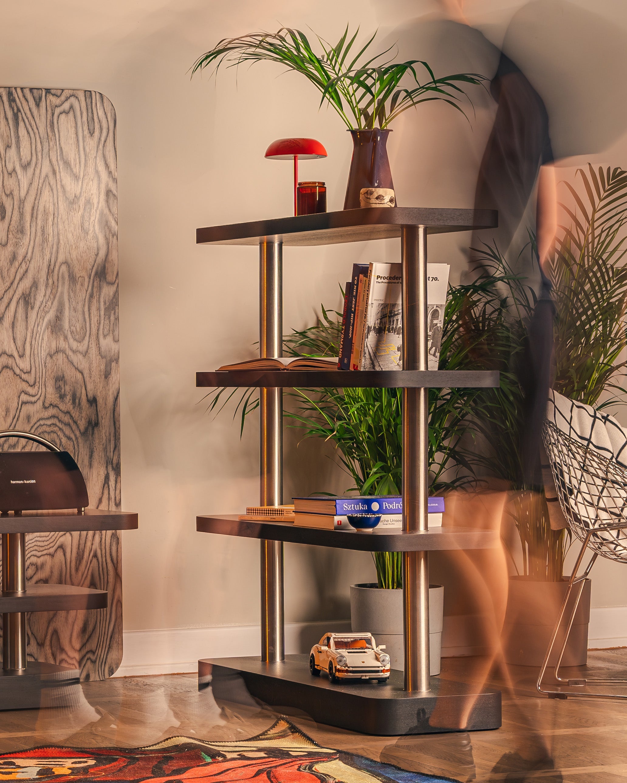 Regal MOD kruczoczarny Furnier mit Stahlelementen