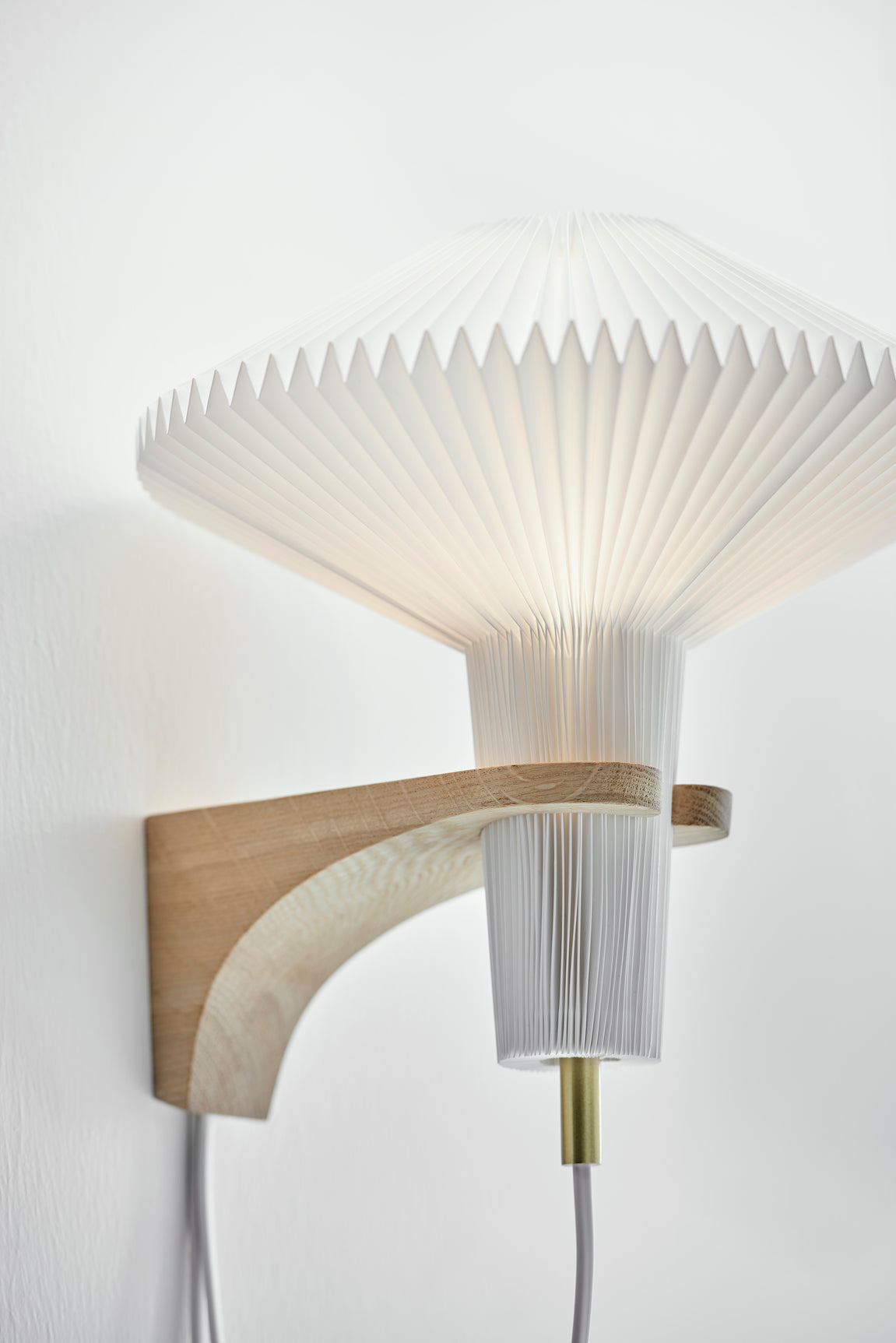 Wall Lamp MODEL 204 MUSHROOM white with dark oak base