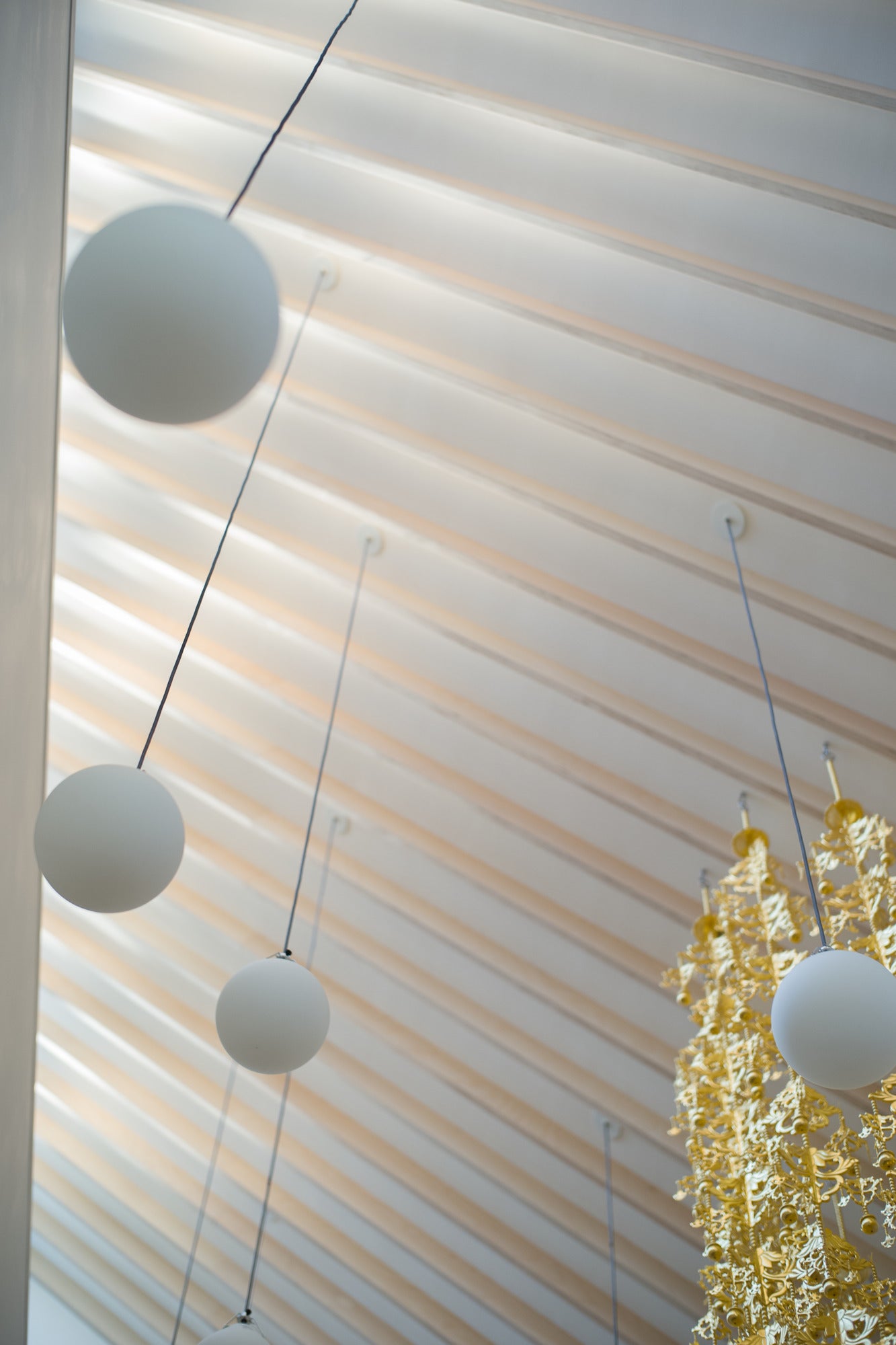 MOSER white pendant lamp