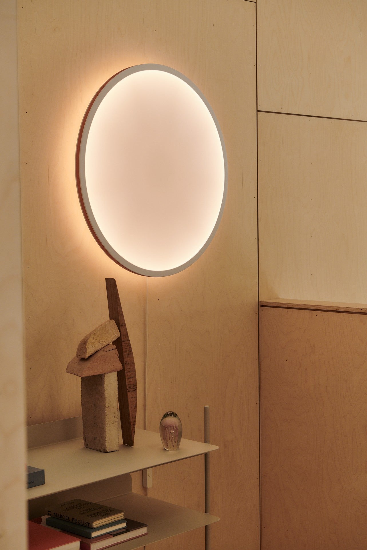 Lampa ścienna CALM biały z szarą obwódką