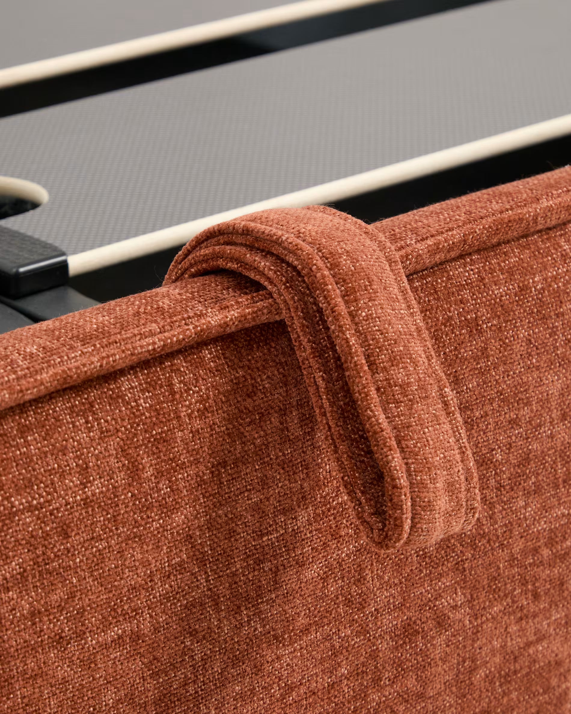 Bett mit Bettkasten ARVIAN ziegelroter Chenille