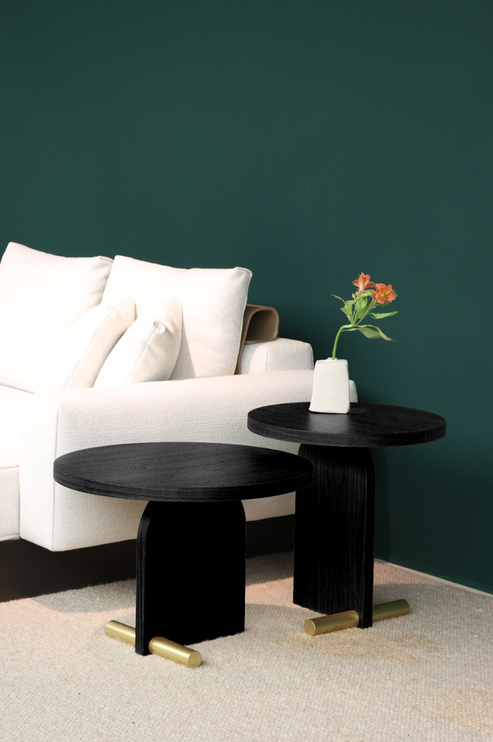 Beistelltisch NOVA schwarzes Eschenfurnier mit messingfarbener Veredelung