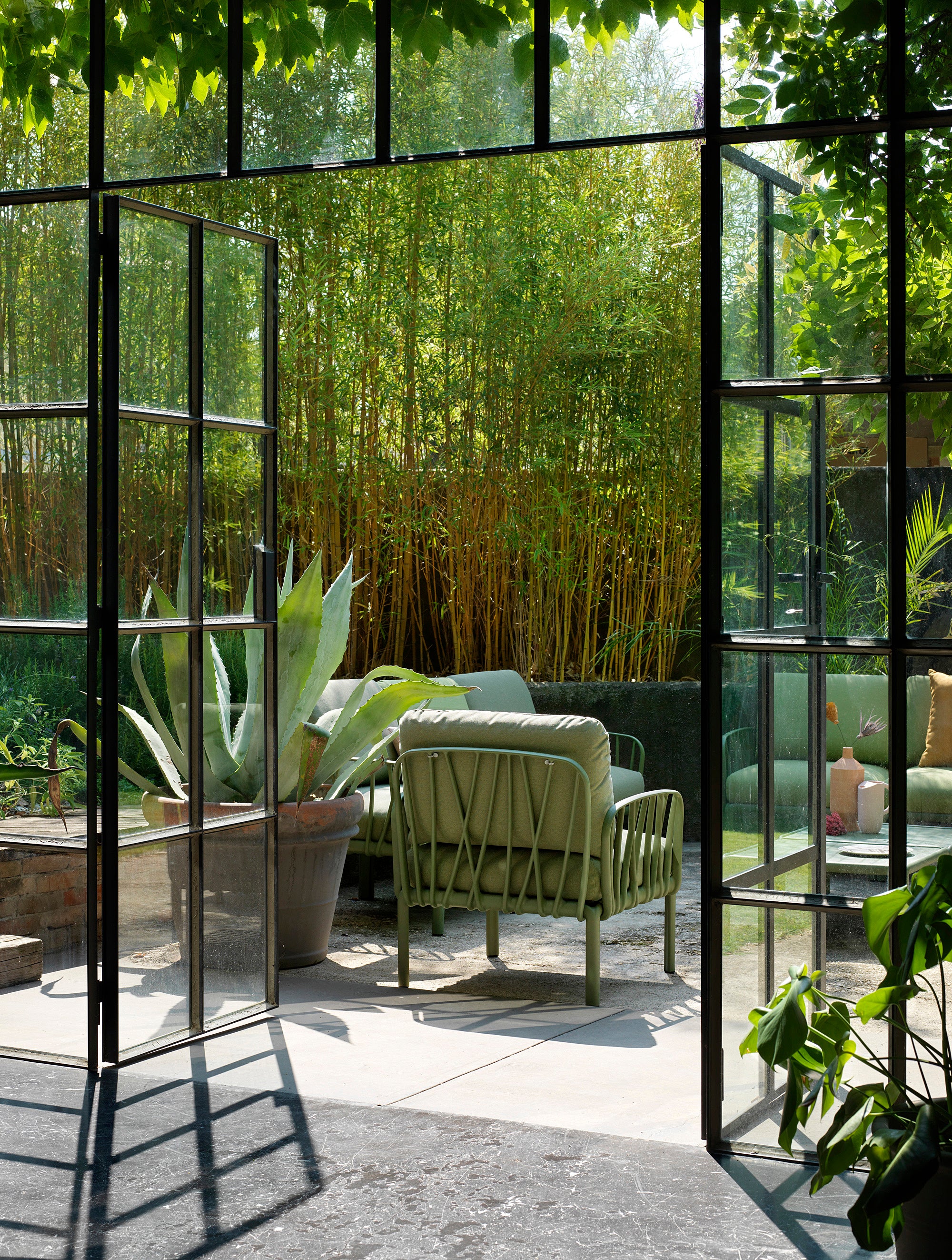 Outdoor armchair KOMODO in blue Sunbrella® with green agave base [Antonina] [Amelia spr]