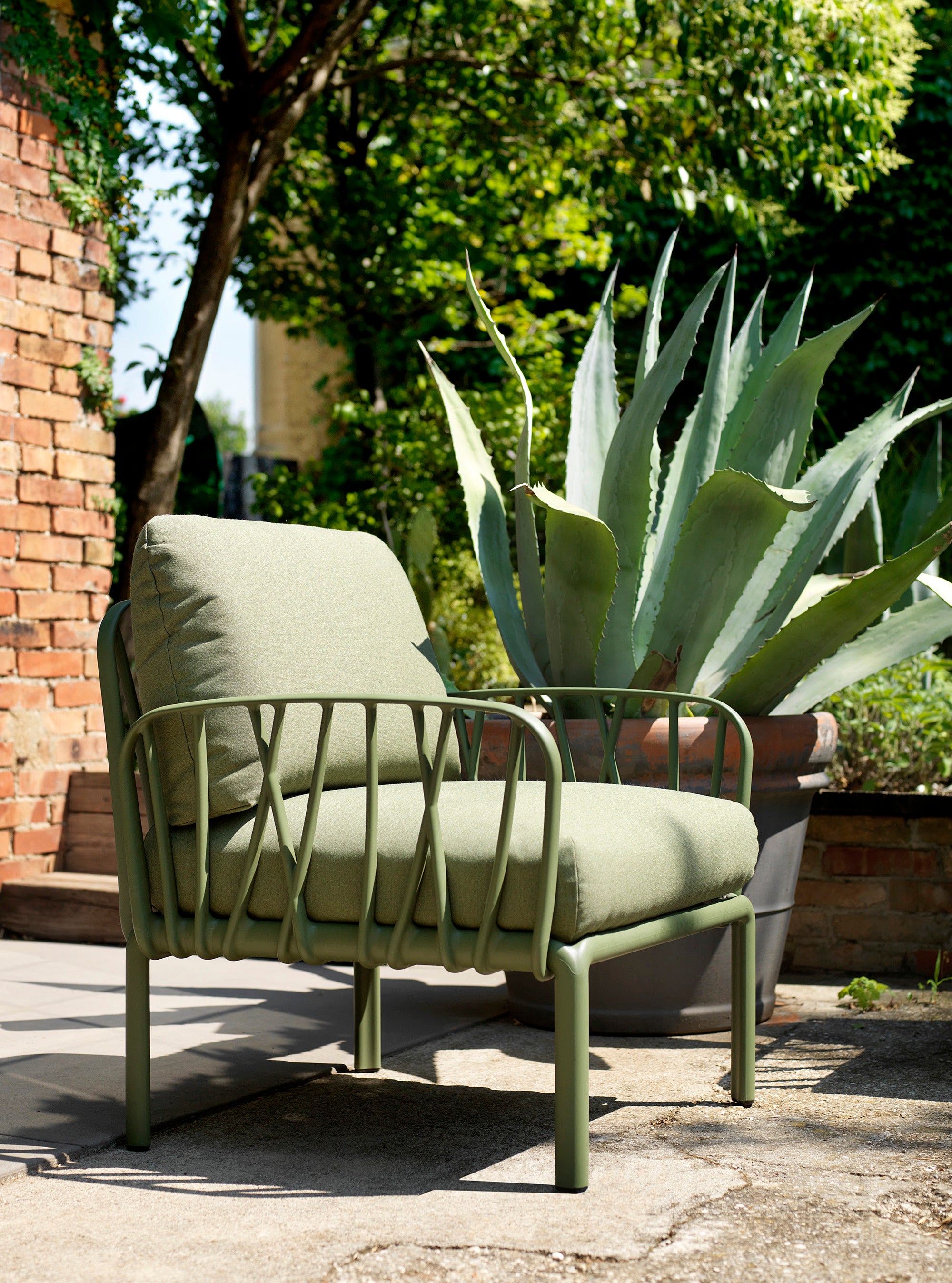 Outdoor armchair KOMODO in blue Sunbrella® with green agave base [Antonina] [Amelia spr]