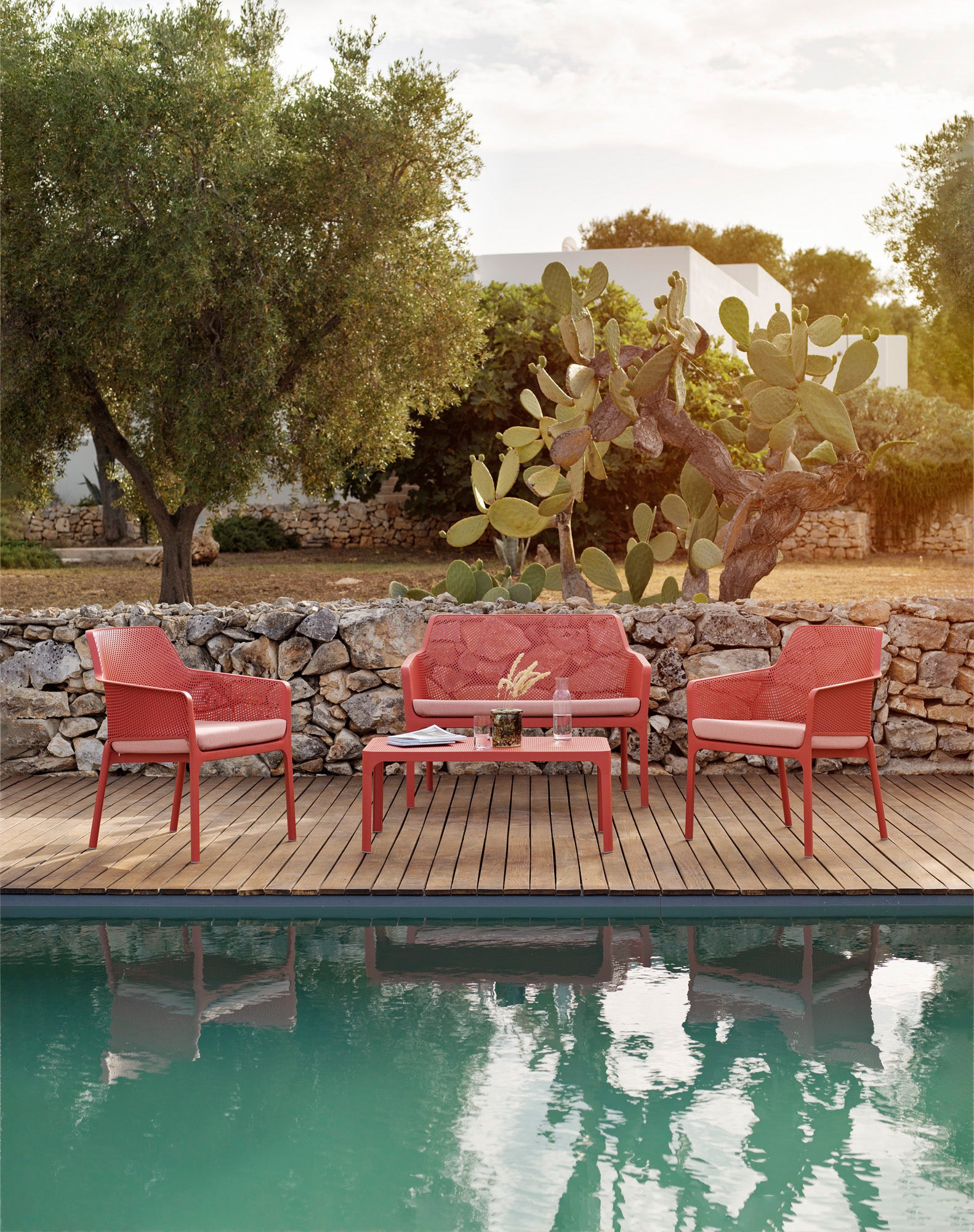Coral NET Outdoor Table